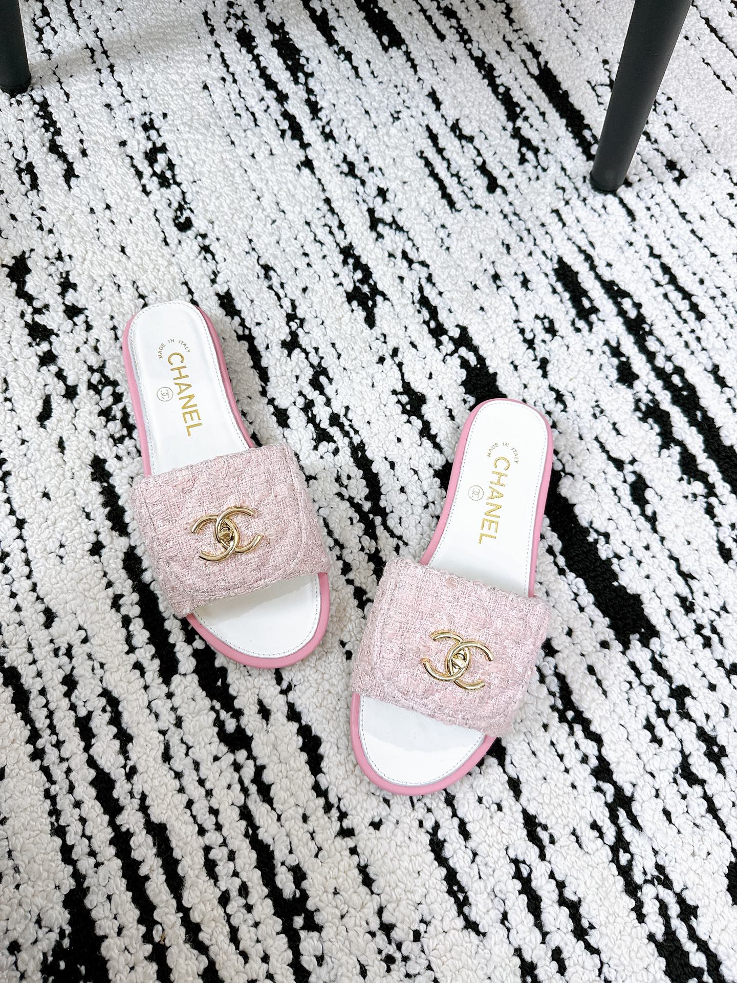New luxury fashion Double C "logo" sandals