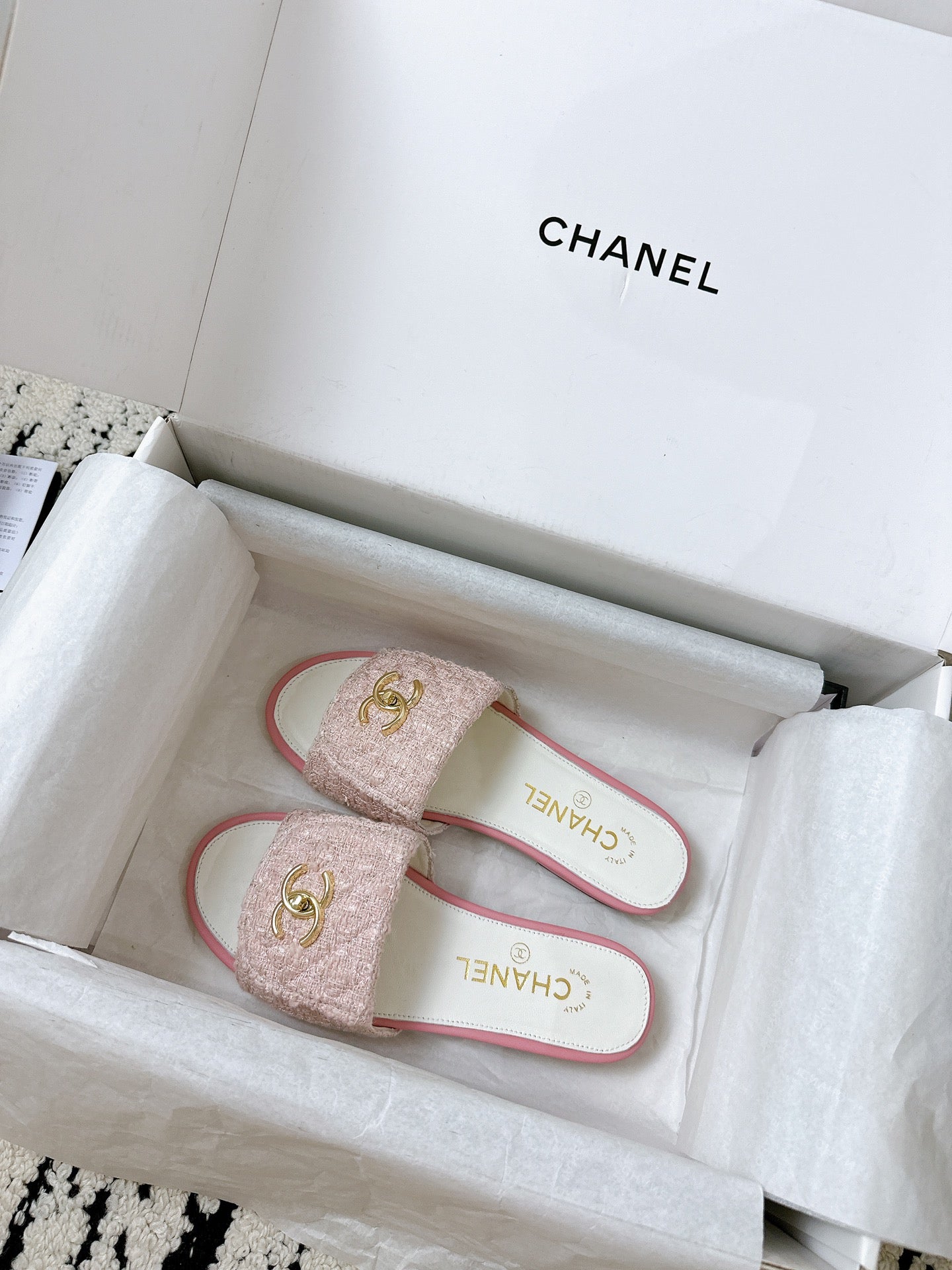 New luxury fashion Double C "logo" sandals