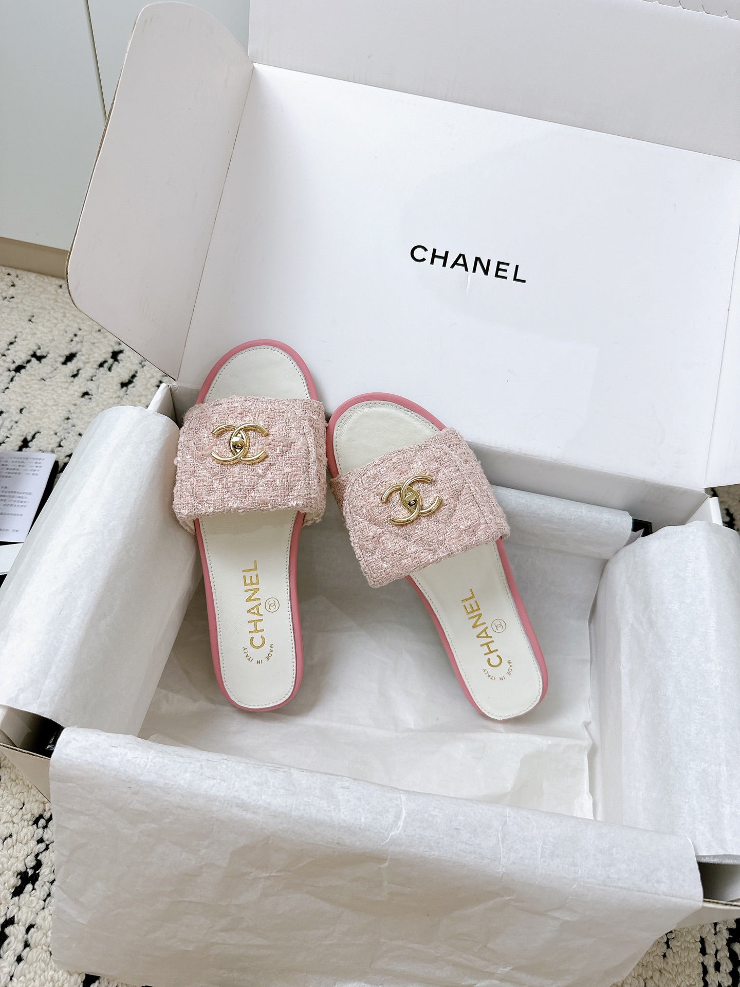 New luxury fashion Double C "logo" sandals