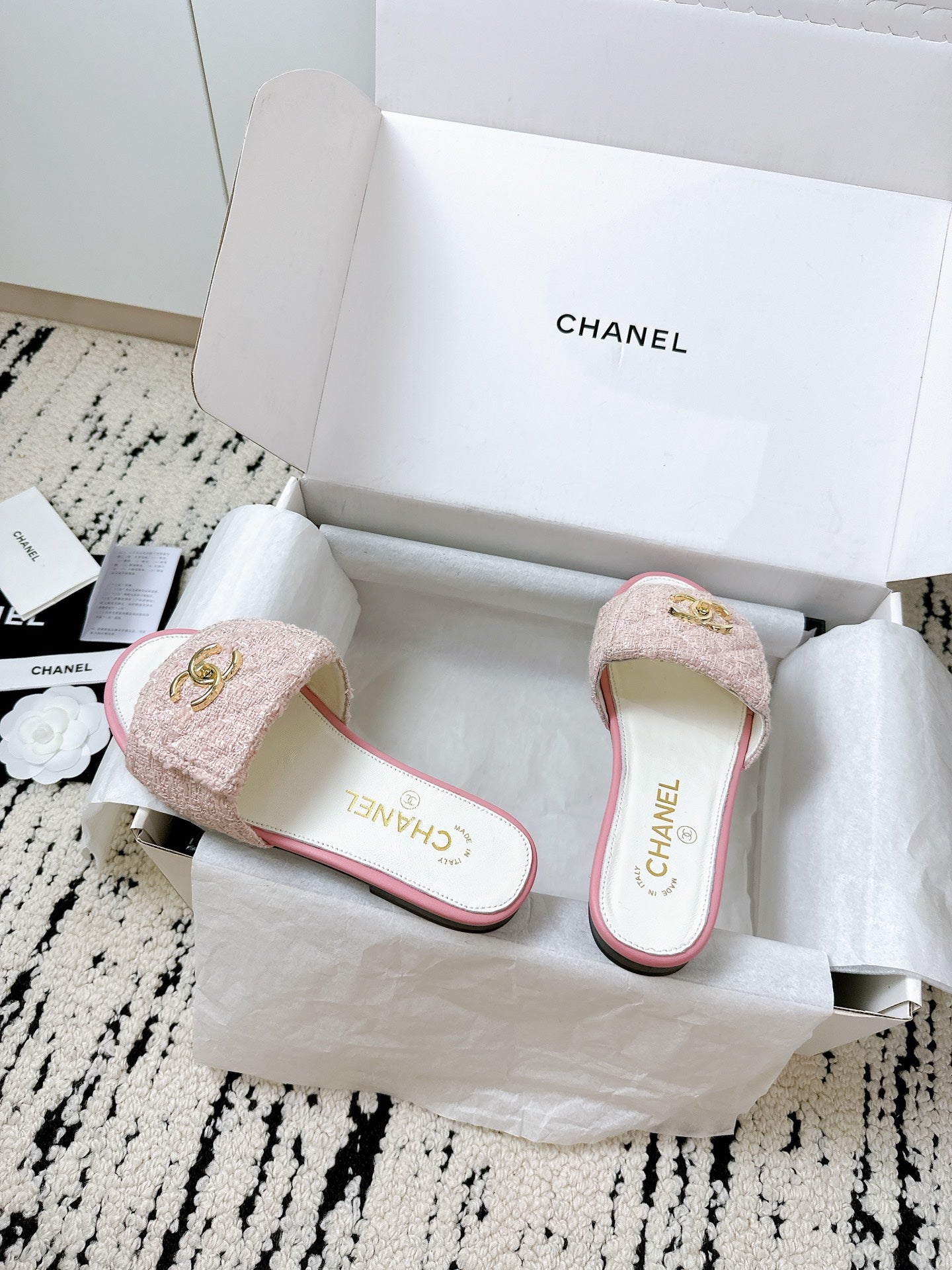 New luxury fashion Double C "logo" sandals