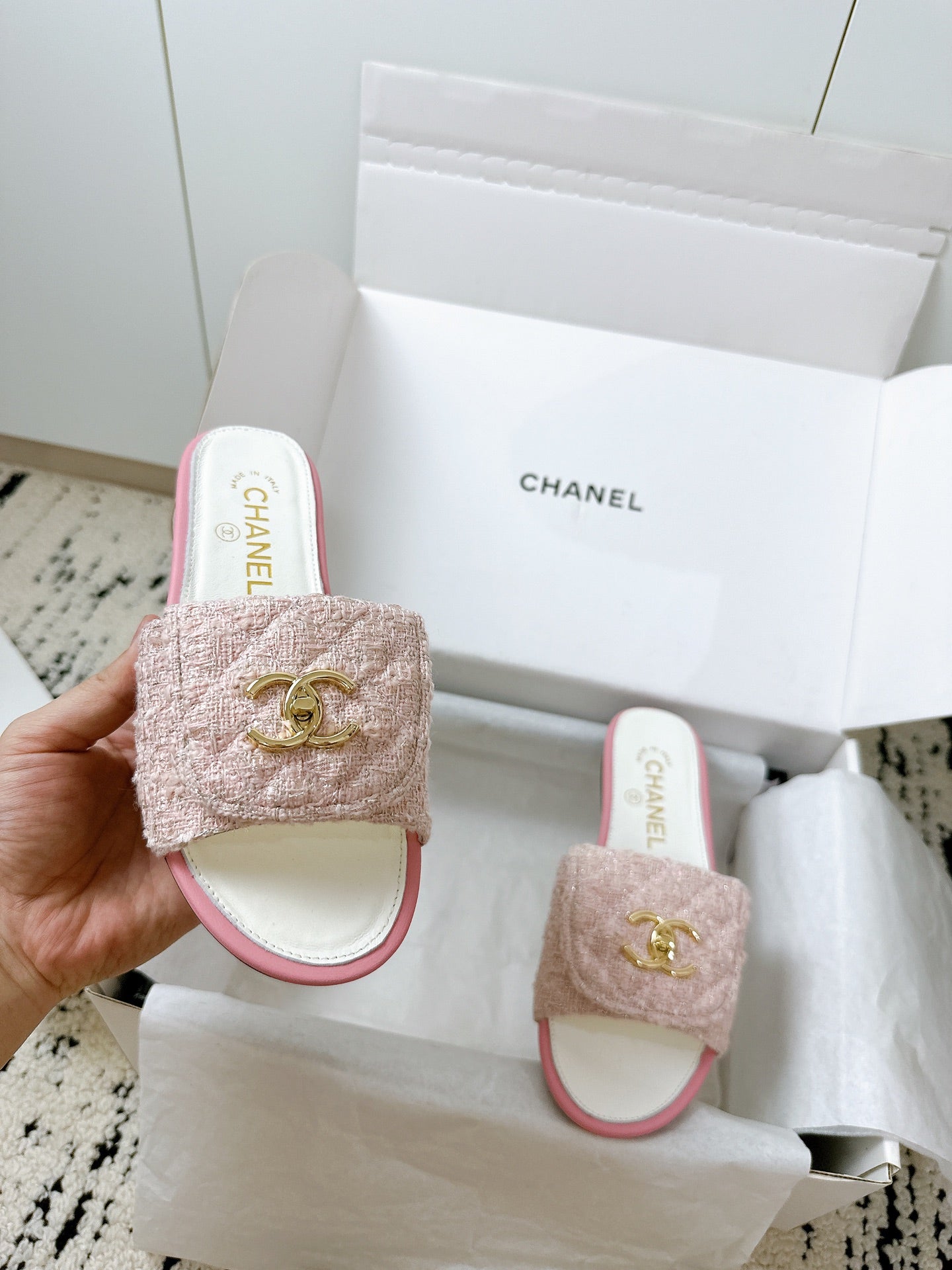 New luxury fashion Double C "logo" sandals