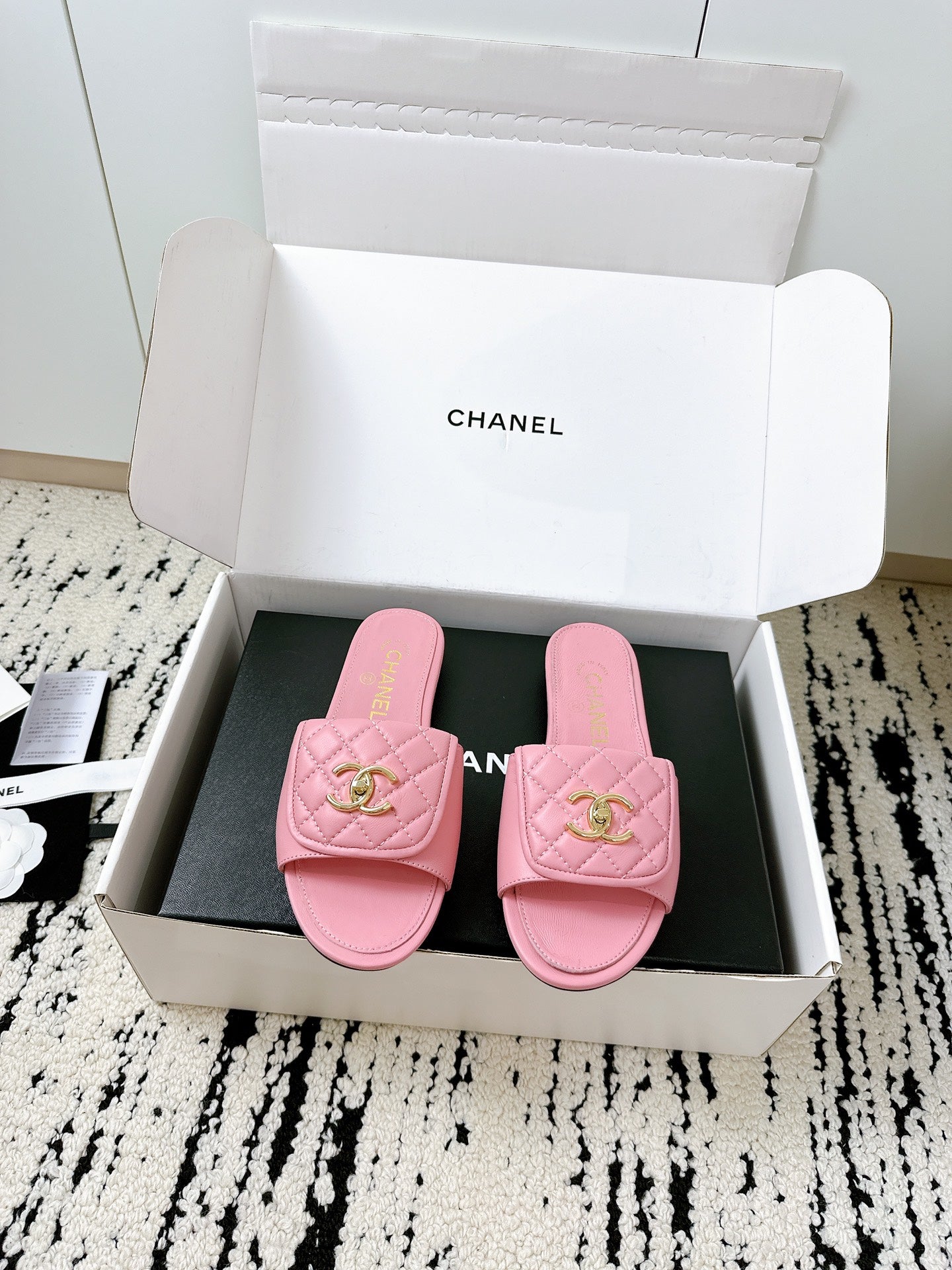 New luxury fashion Double C "logo" sandals