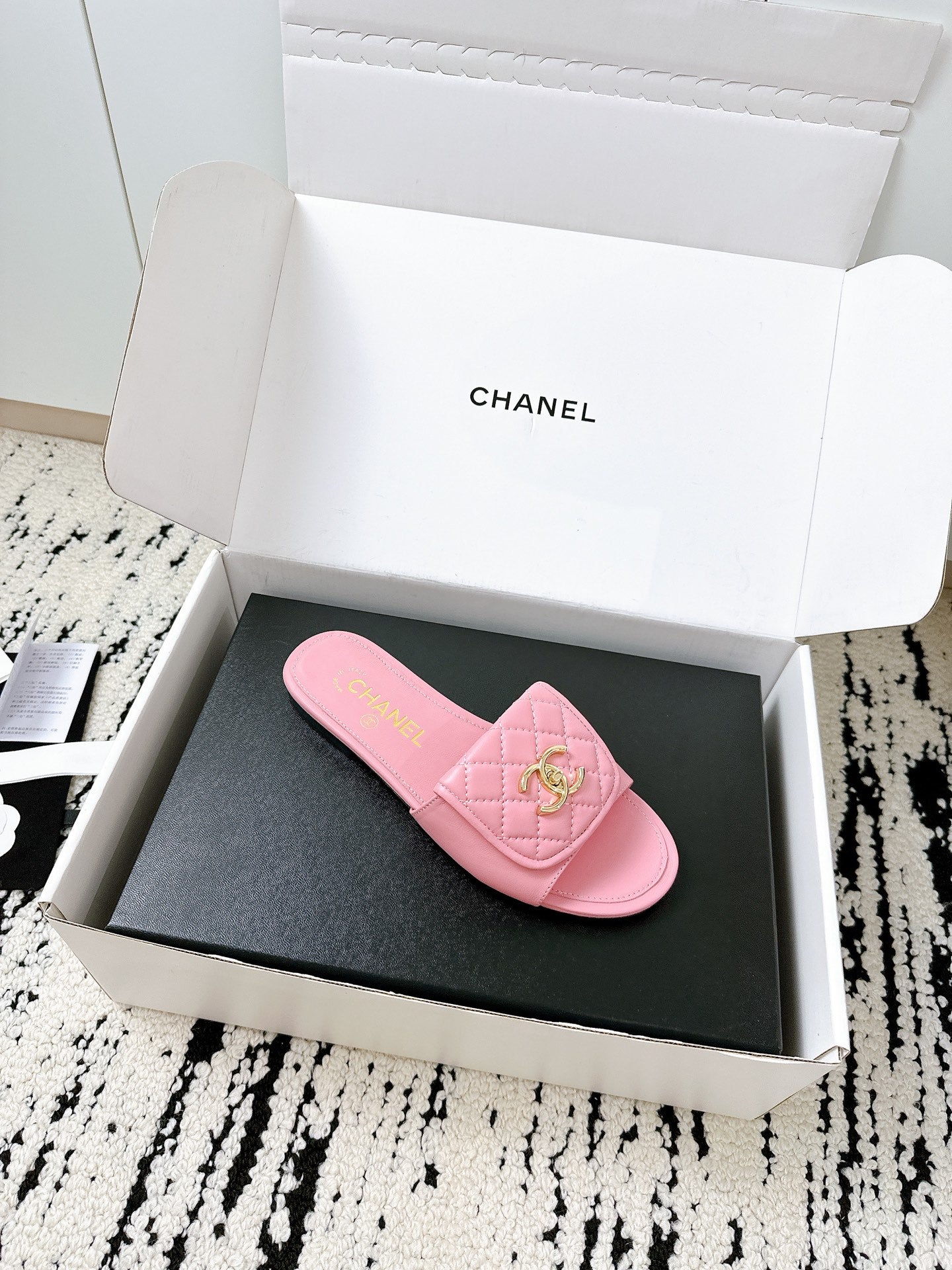 New luxury fashion Double C "logo" sandals