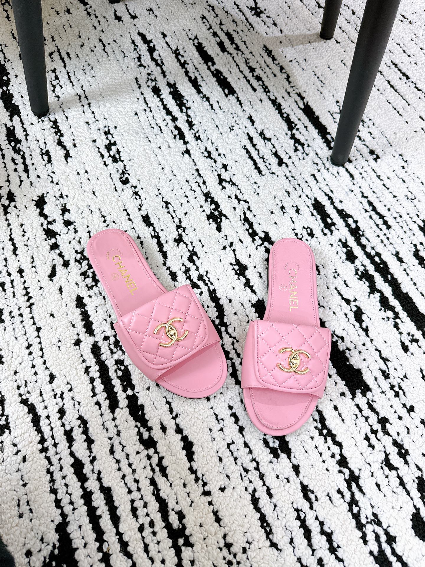 New luxury fashion Double C "logo" sandals