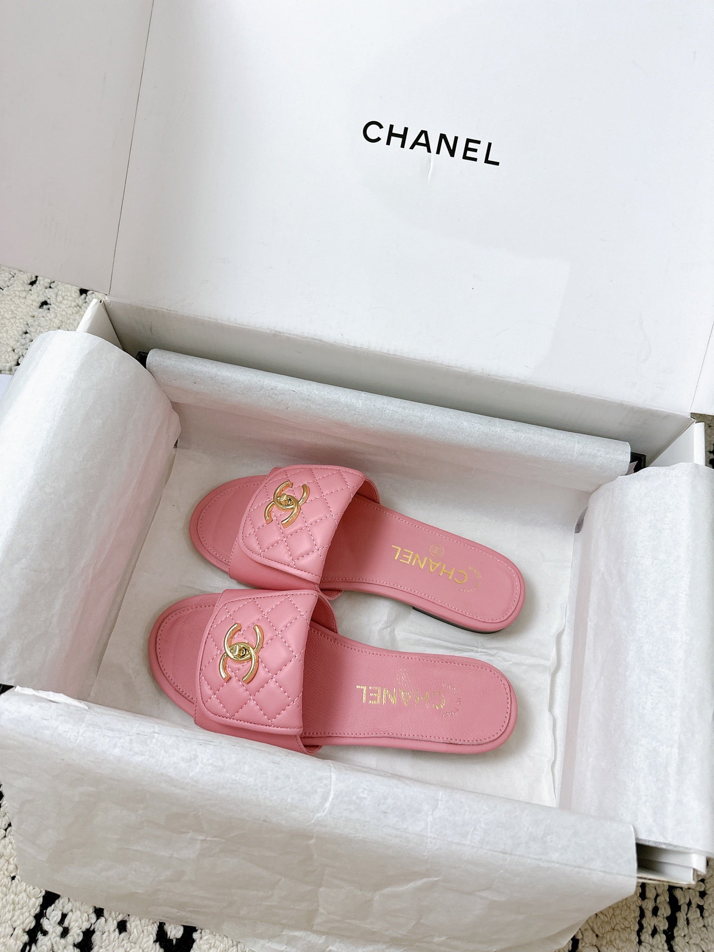 New luxury fashion Double C "logo" sandals