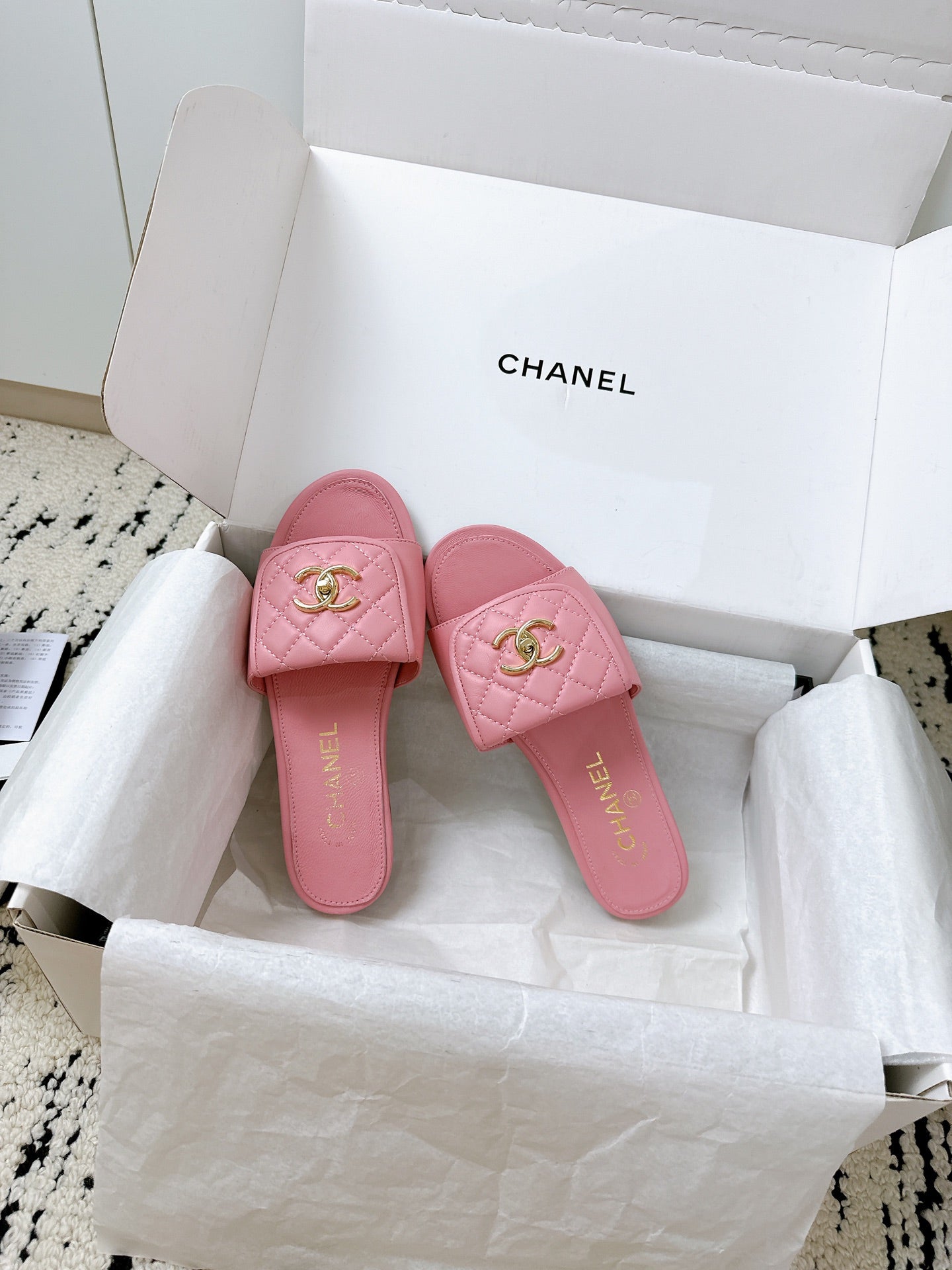 New luxury fashion Double C "logo" sandals