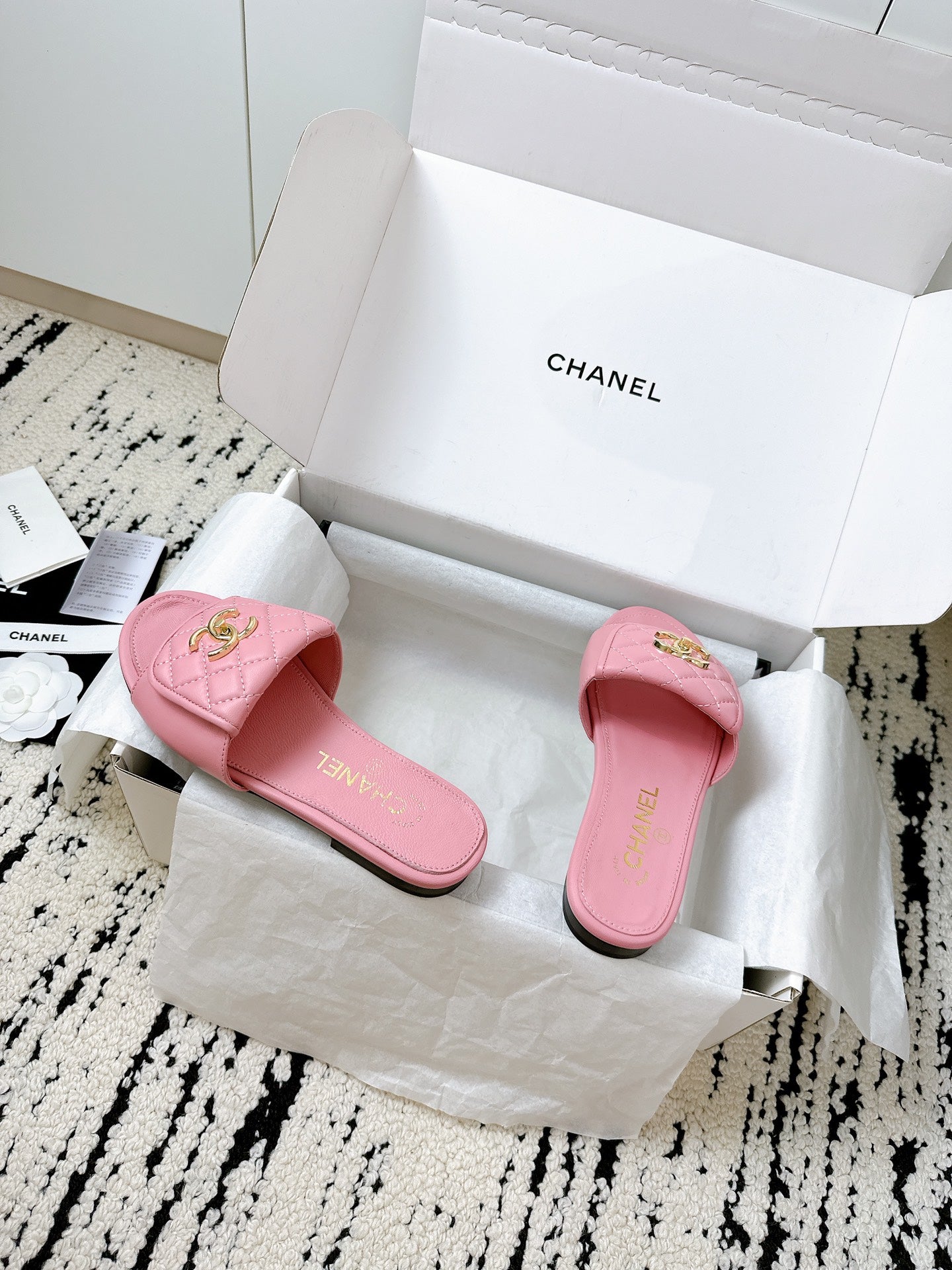 New luxury fashion Double C "logo" sandals