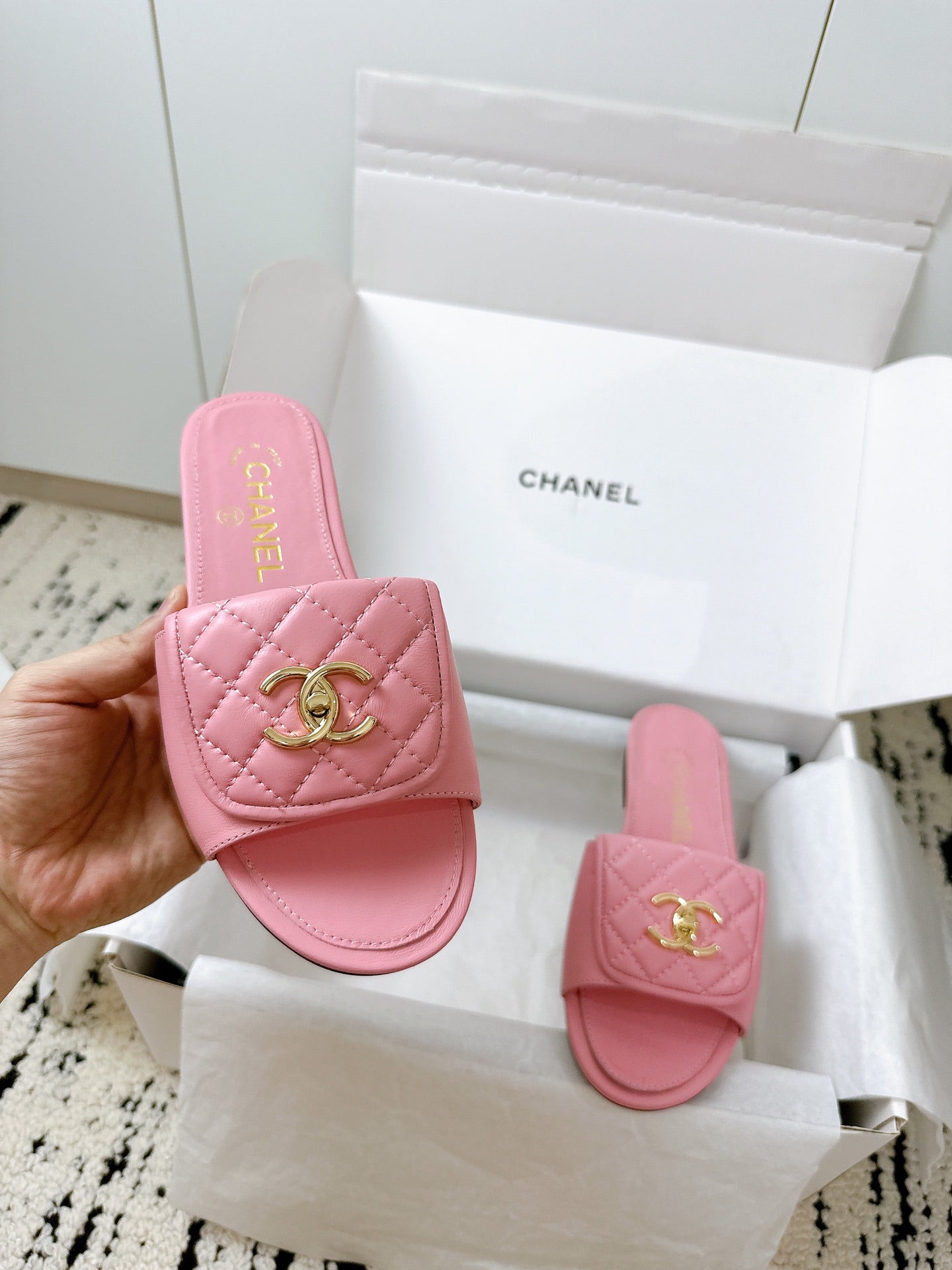 New luxury fashion Double C "logo" sandals