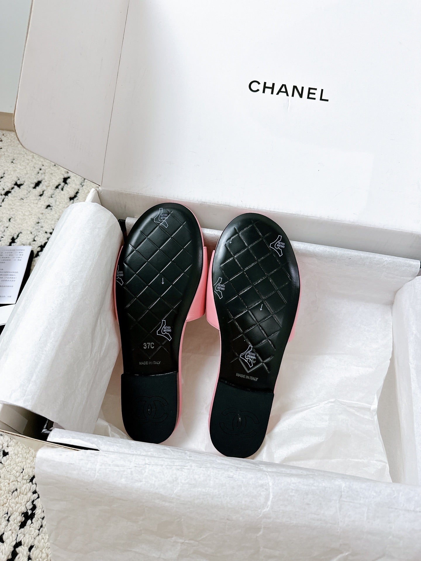 New luxury fashion Double C "logo" sandals