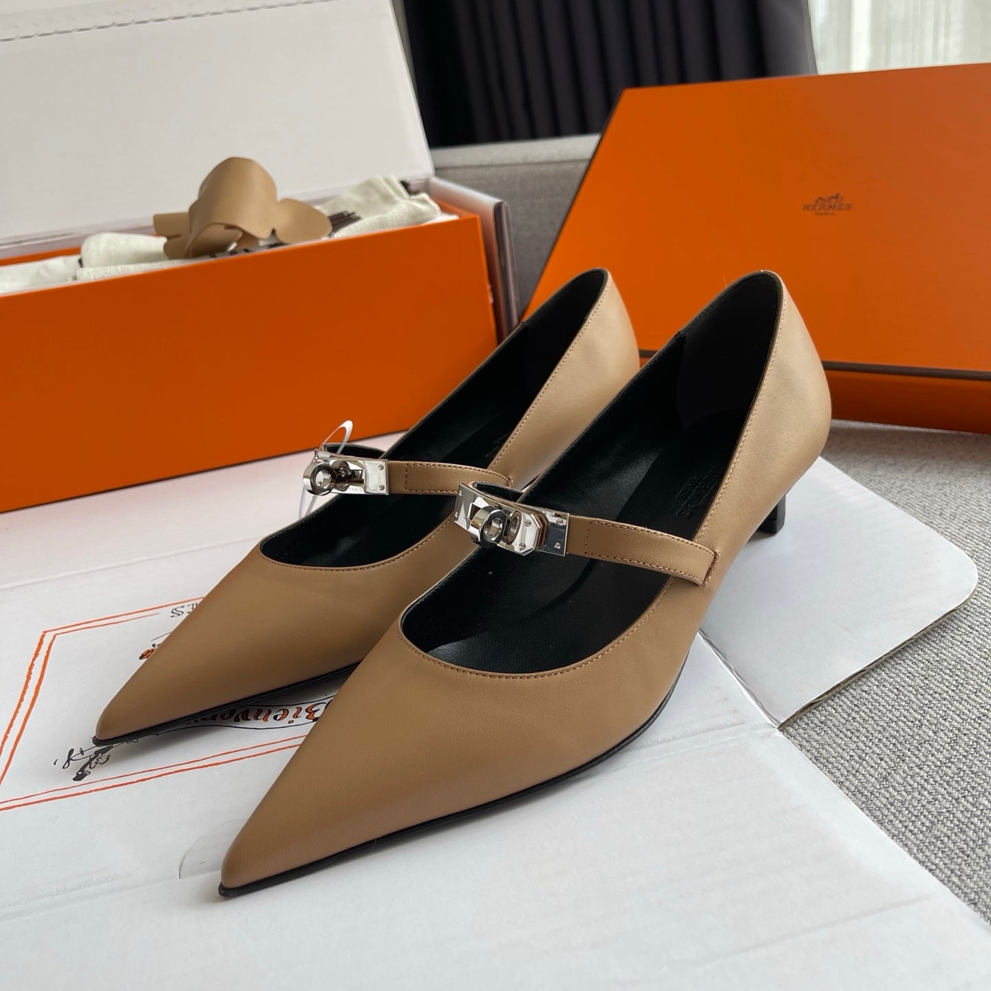 New luxury fashion Kelly  Buckle Fashion Pointed Women's High Heels