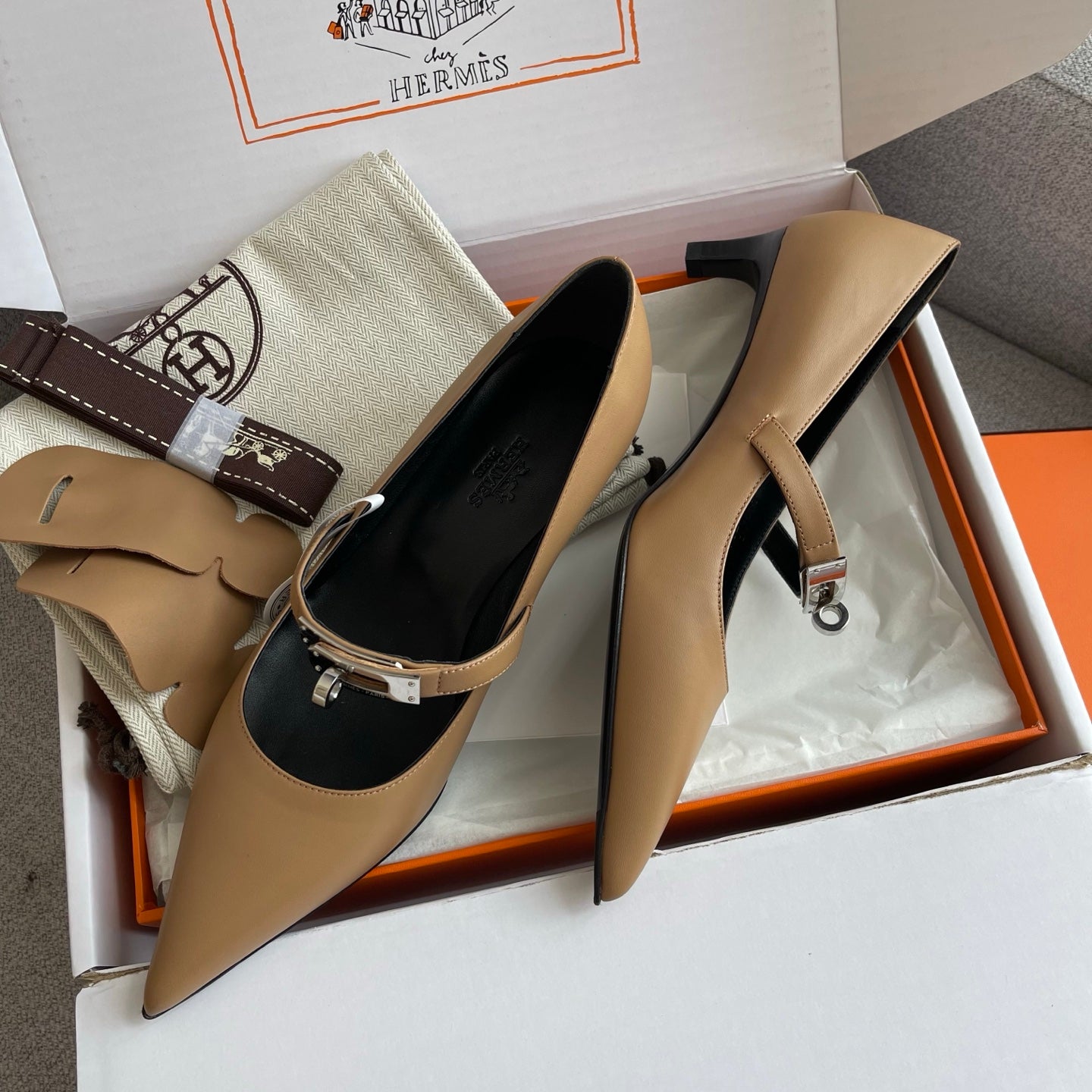 New luxury fashion Kelly  Buckle Fashion Pointed Women's High Heels