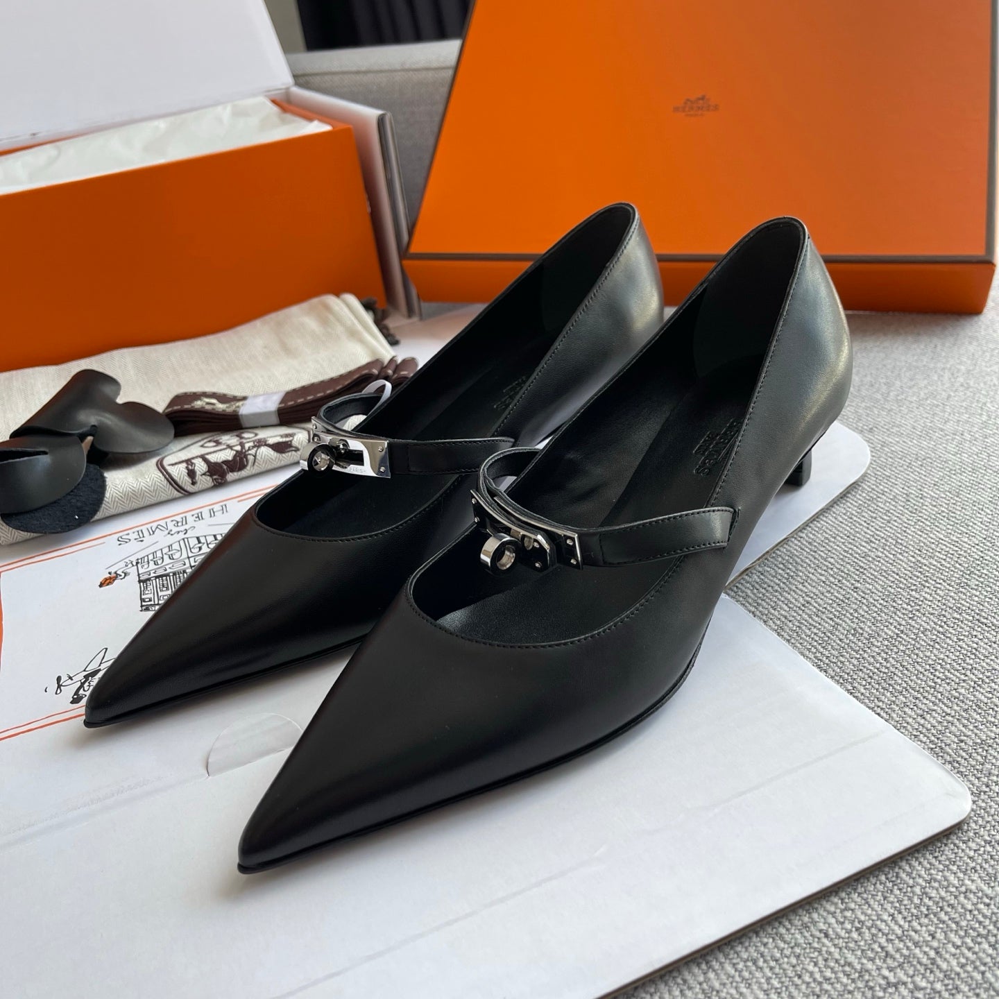 New luxury fashion Kelly  Buckle Fashion Pointed Women's High Heels