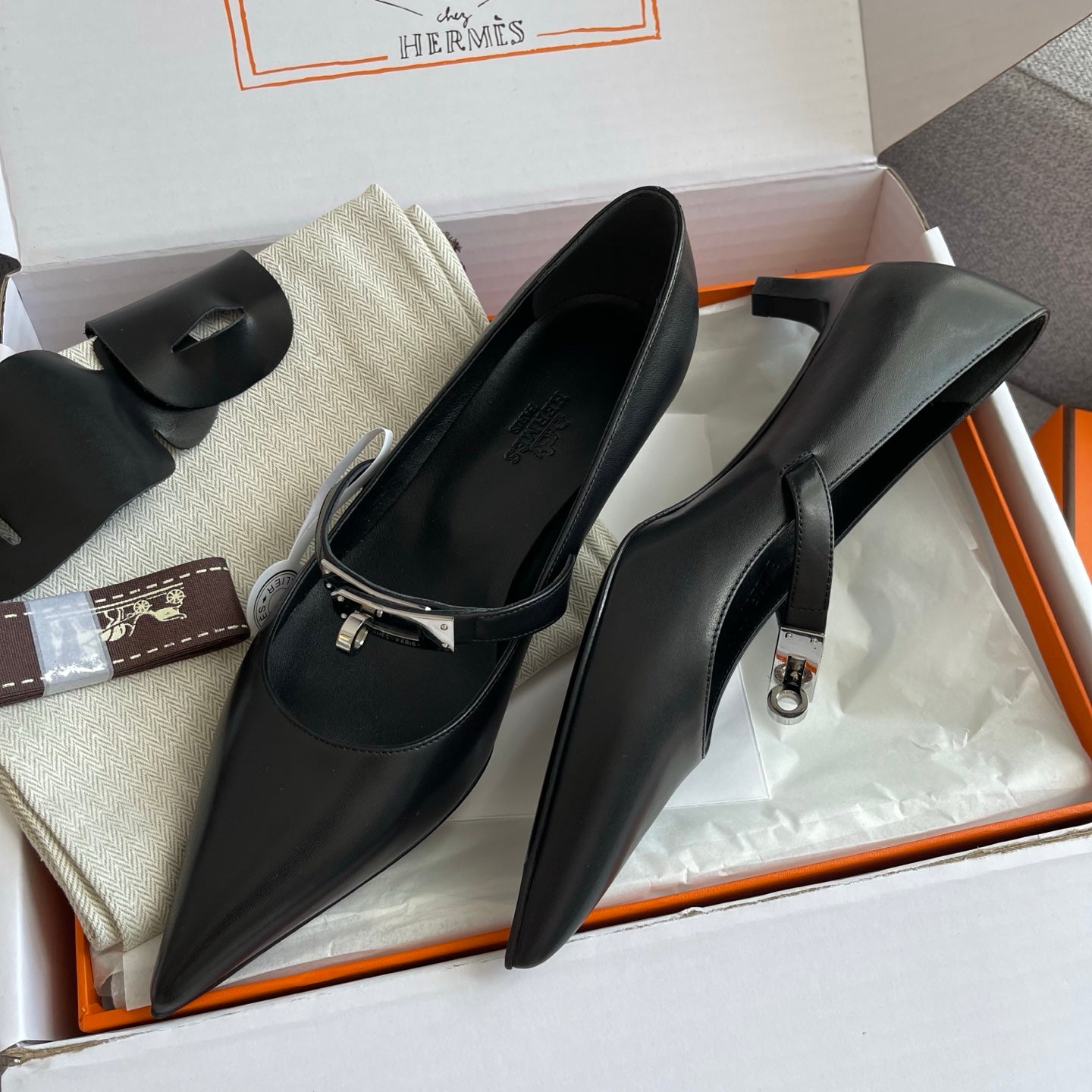 New luxury fashion Kelly  Buckle Fashion Pointed Women's High Heels
