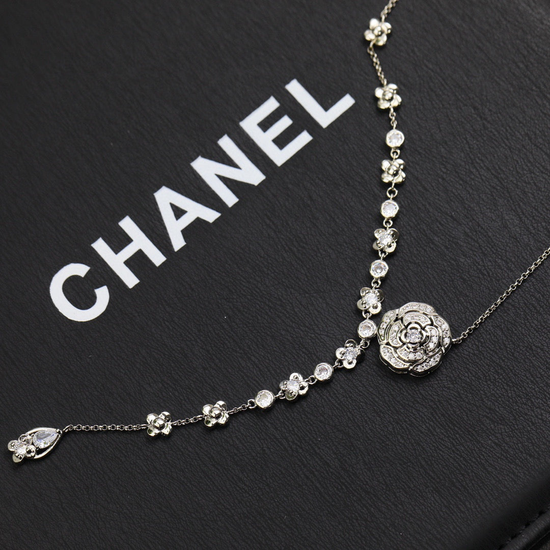 New Fashion Hollow out full diamond camellia Women's Necklace