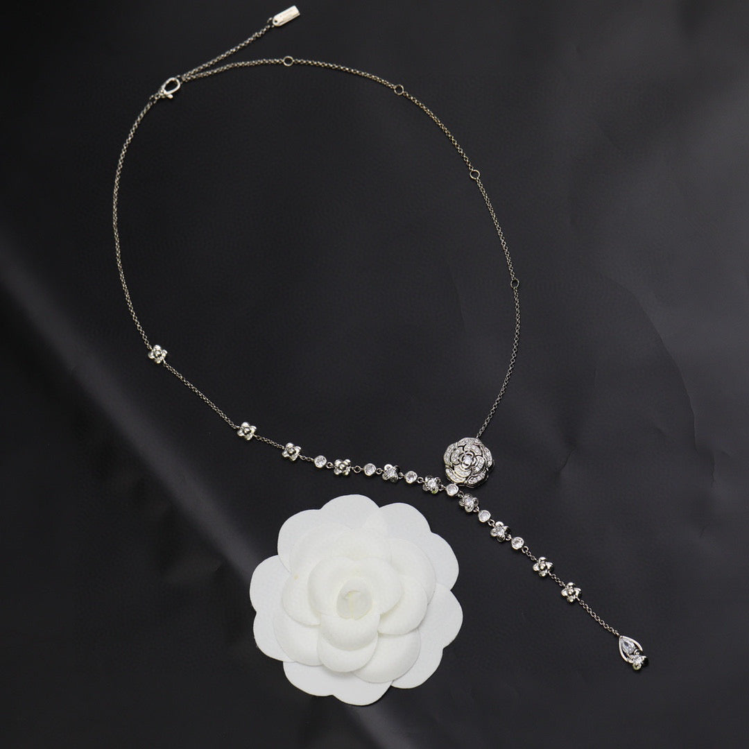 New Fashion Hollow out full diamond camellia Women's Necklace