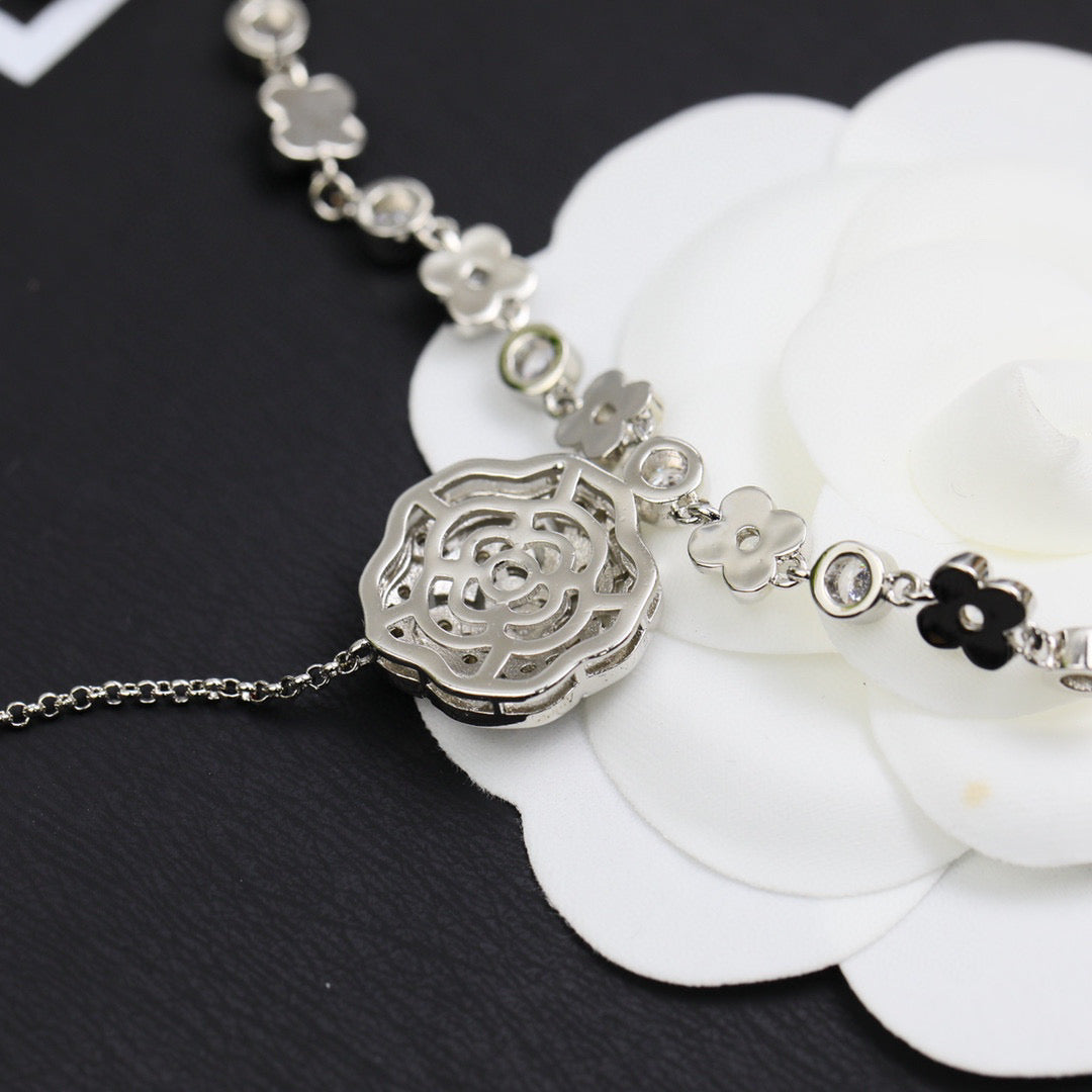 New Fashion Hollow out full diamond camellia Women's Necklace