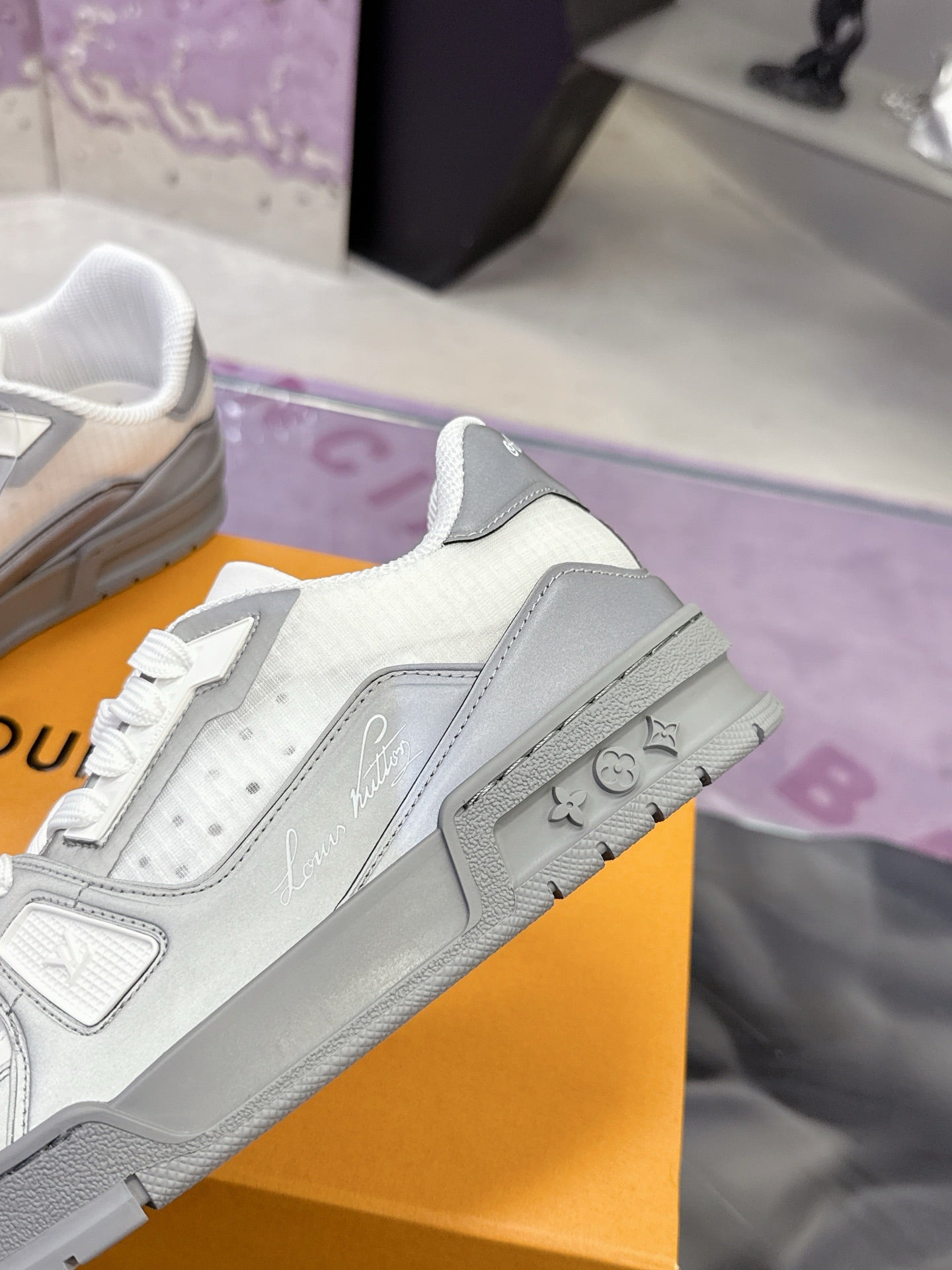 New luxury fashion reflect light  TRAINER Sneakers