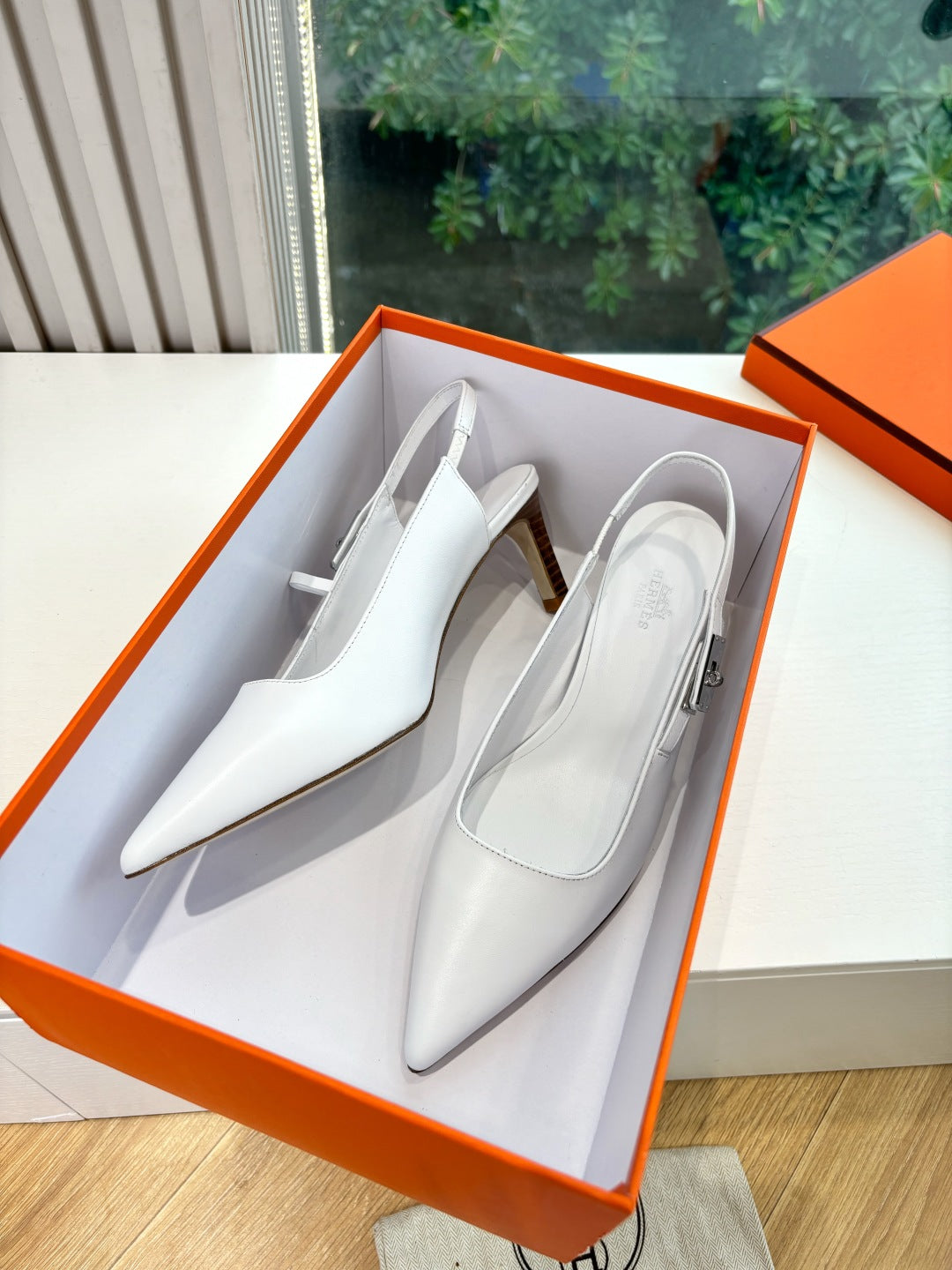 New luxury fashion Kelly  Buckle  Pointed Women's High Heels7CM