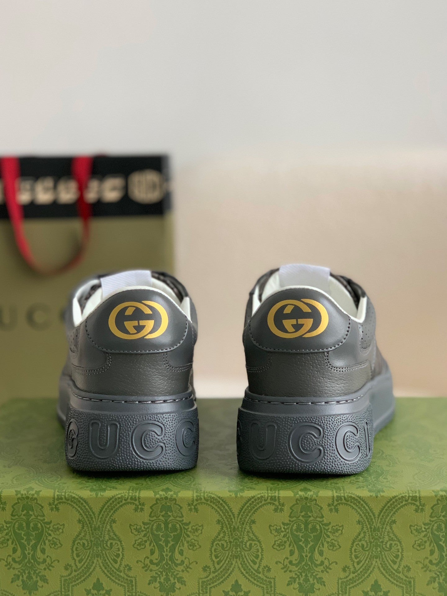 New  luxury fashion Sneakers Cowhide