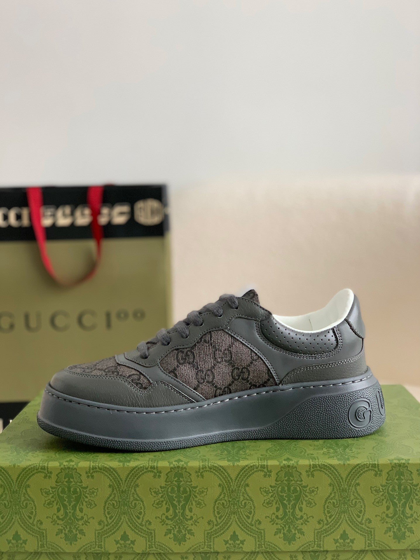 New  luxury fashion Sneakers Cowhide