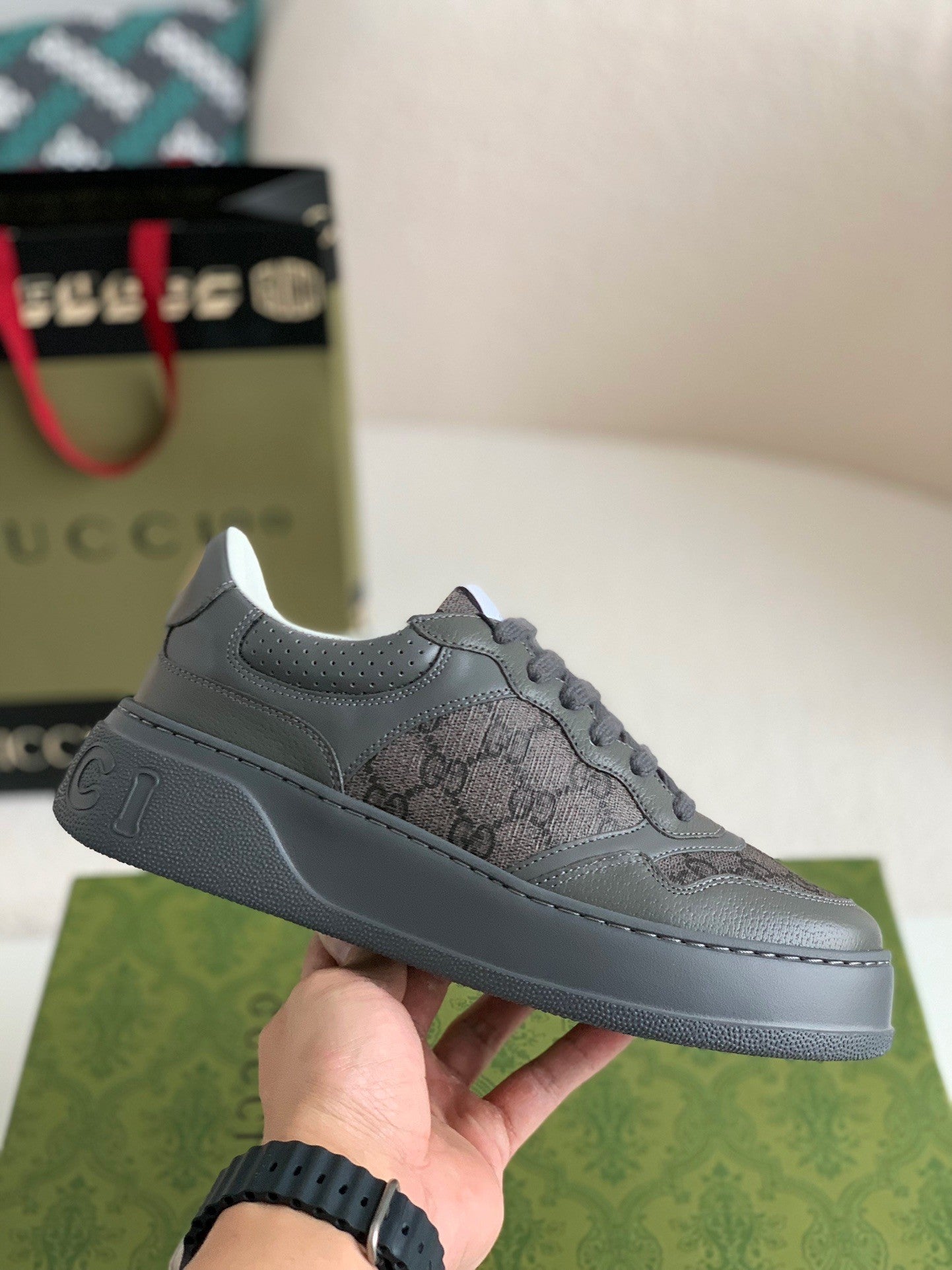 New  luxury fashion Sneakers Cowhide
