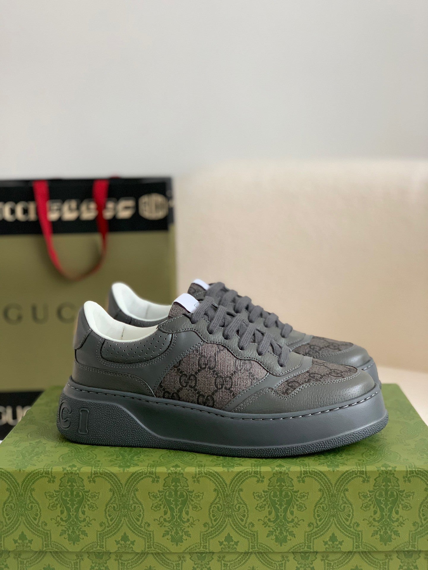 New  luxury fashion Sneakers Cowhide