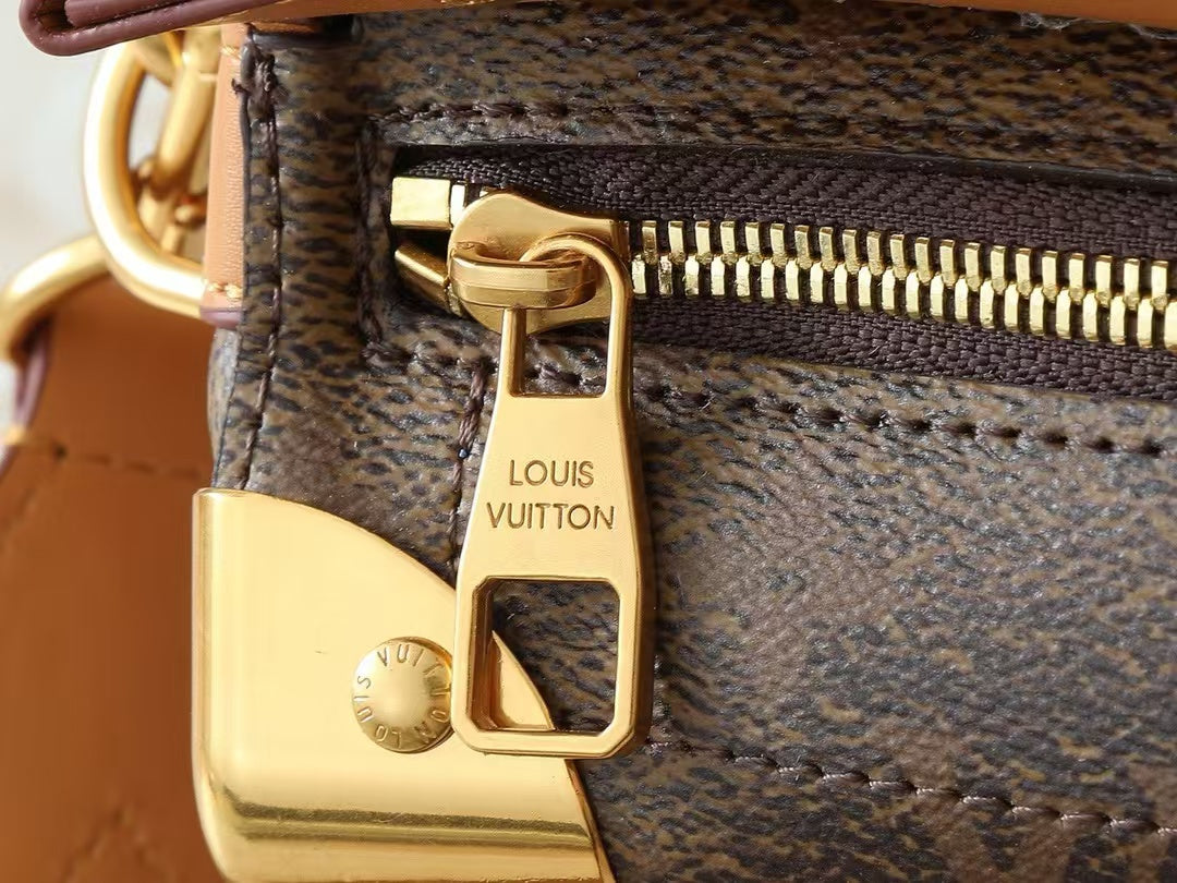 New LOUIS VUITTON South Trunk East West Men's Postman Bag - Fashion Boutique
