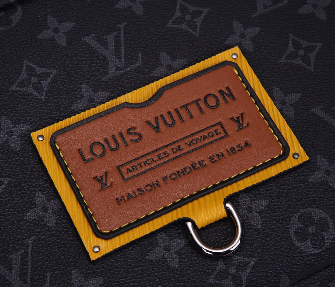 New Gaston labels men's mailman bag
