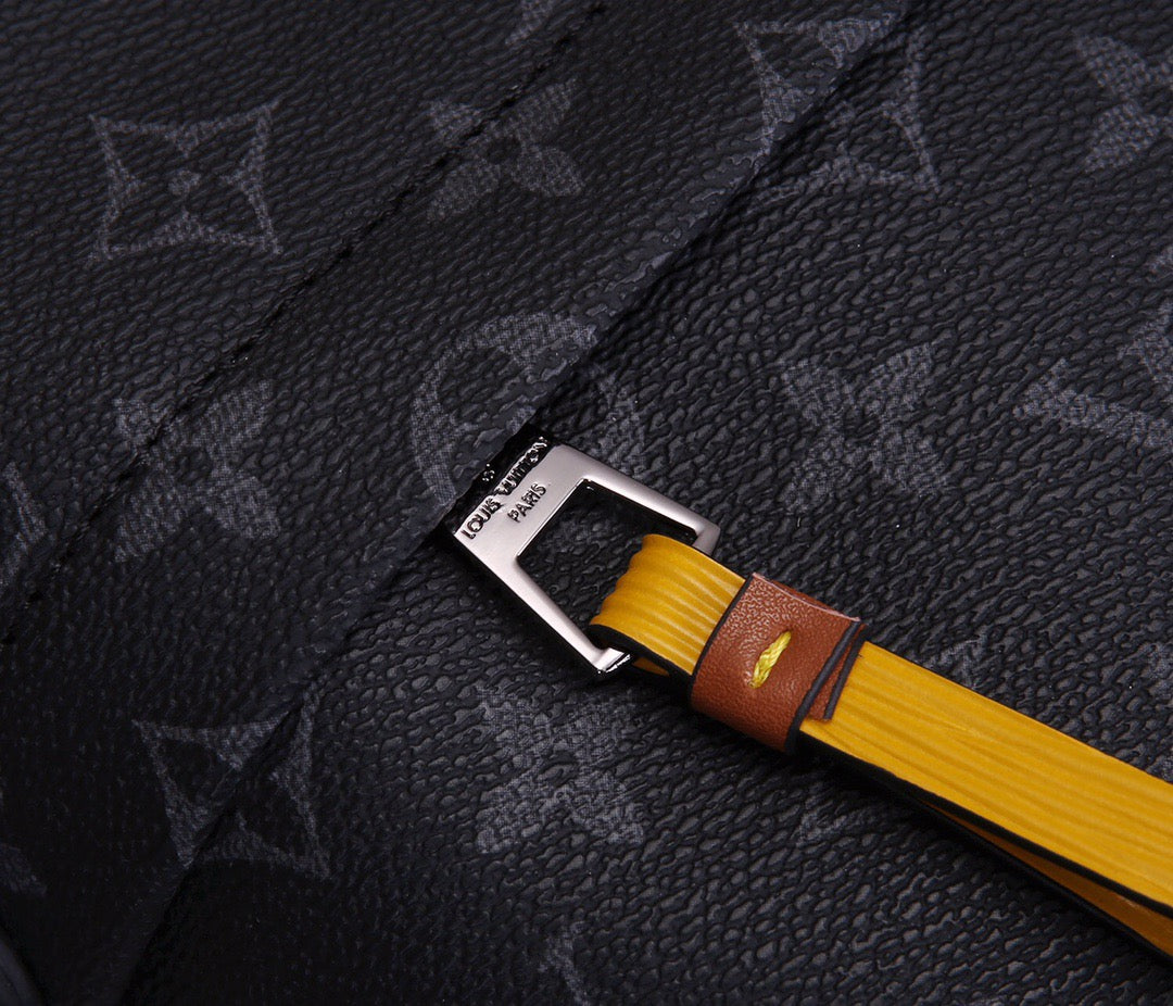 New Gaston labels men's mailman bag