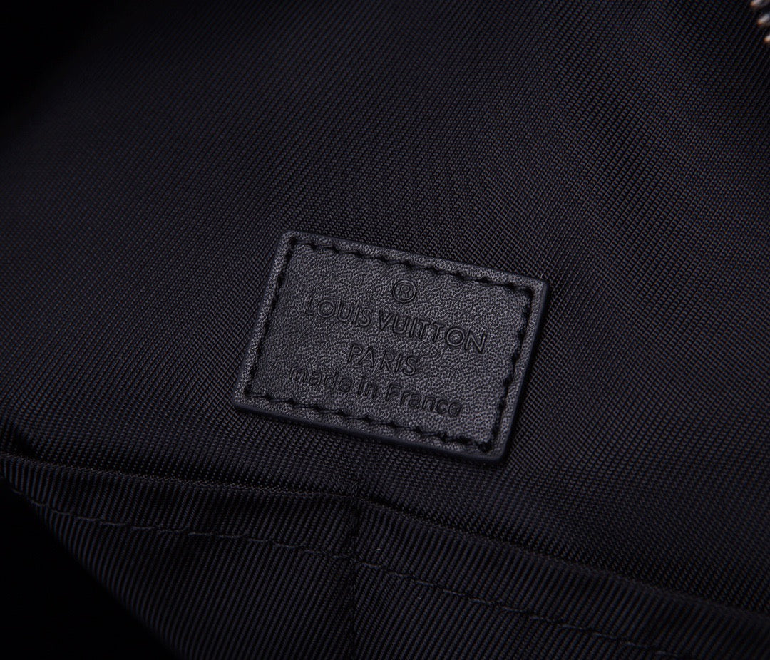 New Gaston labels men's mailman bag