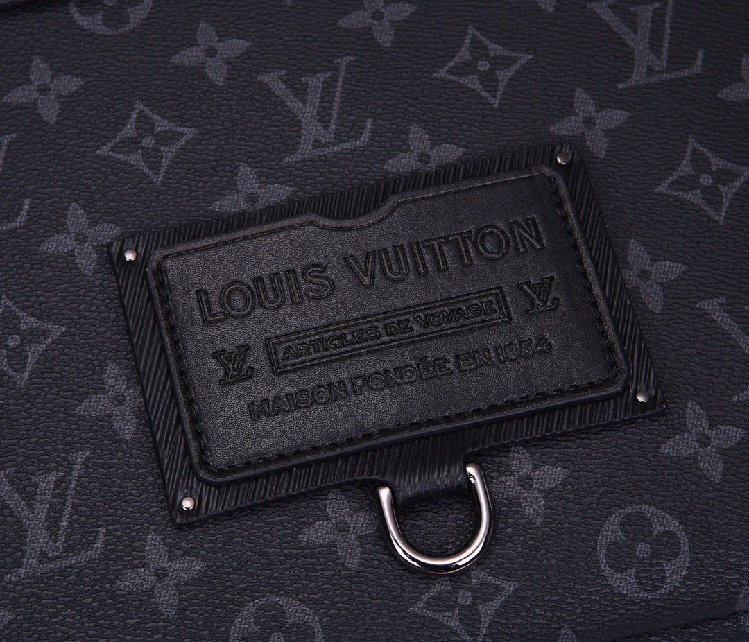 New Gaston labels men's mailman bag