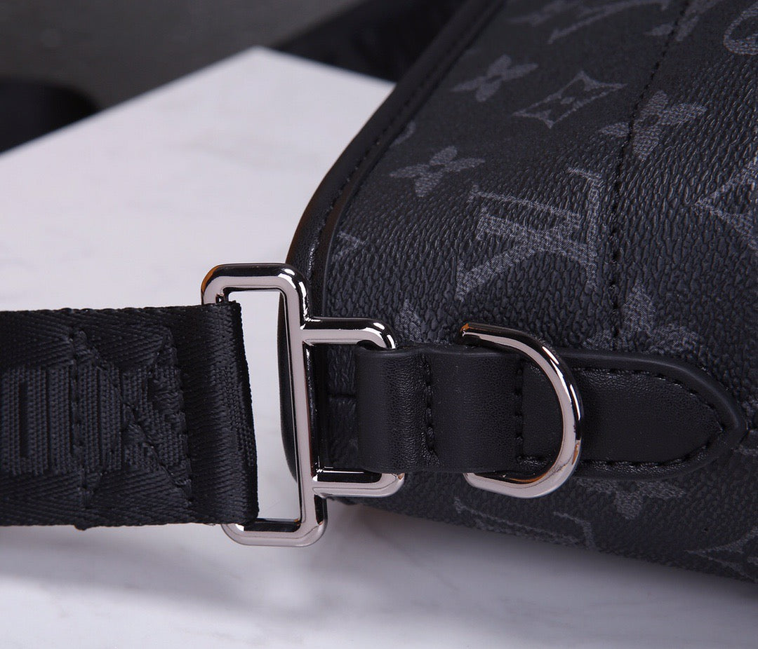 New Gaston labels men's mailman bag