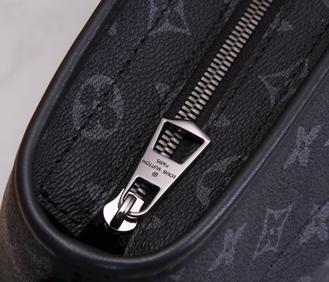New Gaston labels men's mailman bag