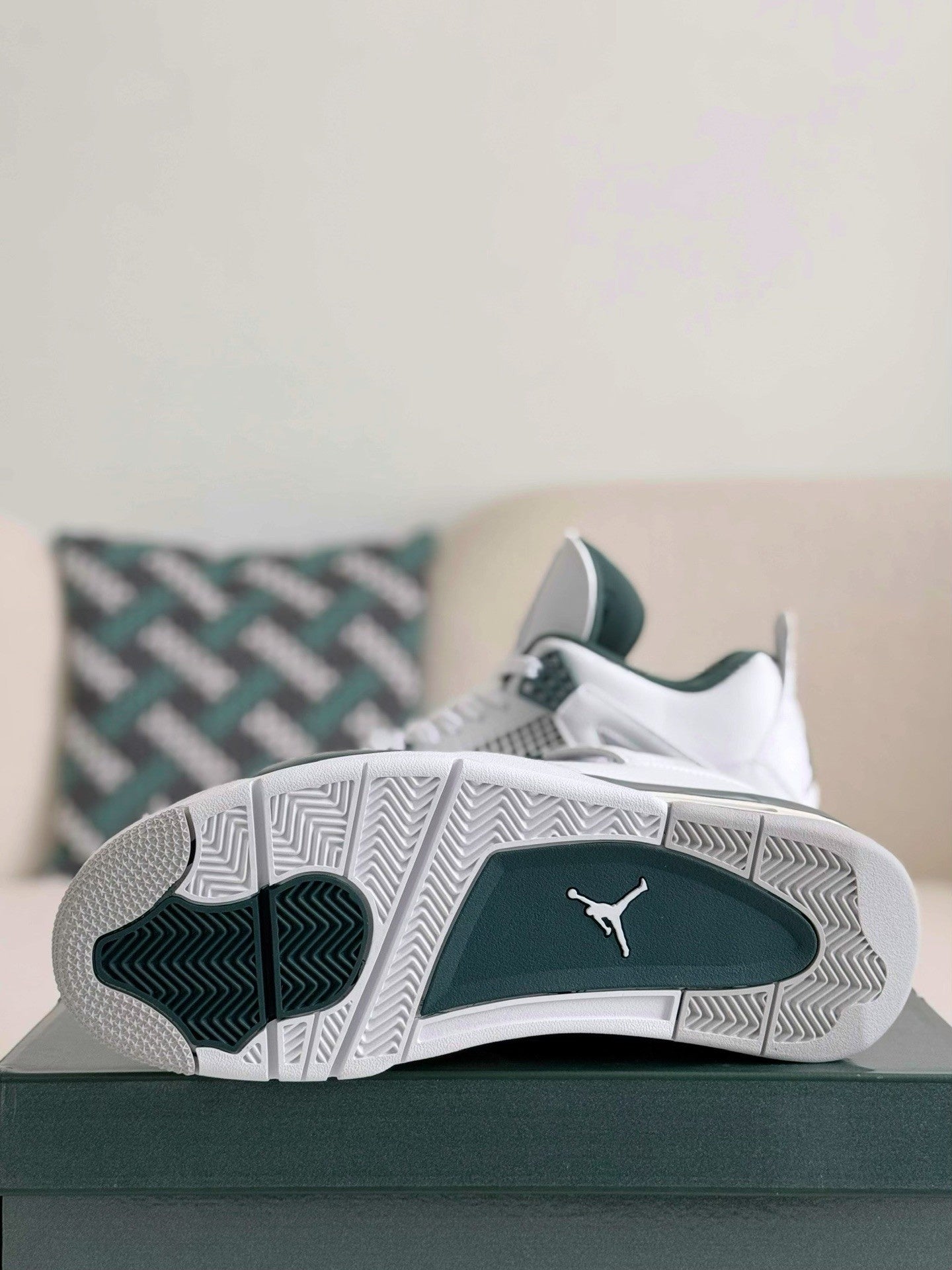 New Fashion Retro kaws suede Iightweight wear-resistant non-slip mid-top