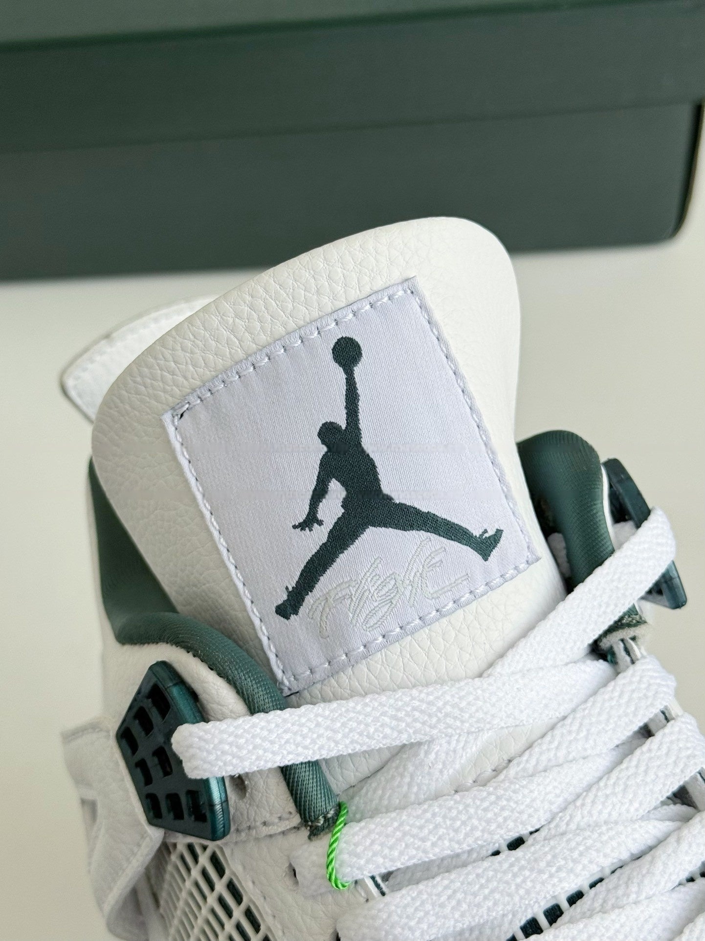 New Fashion Retro kaws suede Iightweight wear-resistant non-slip mid-top