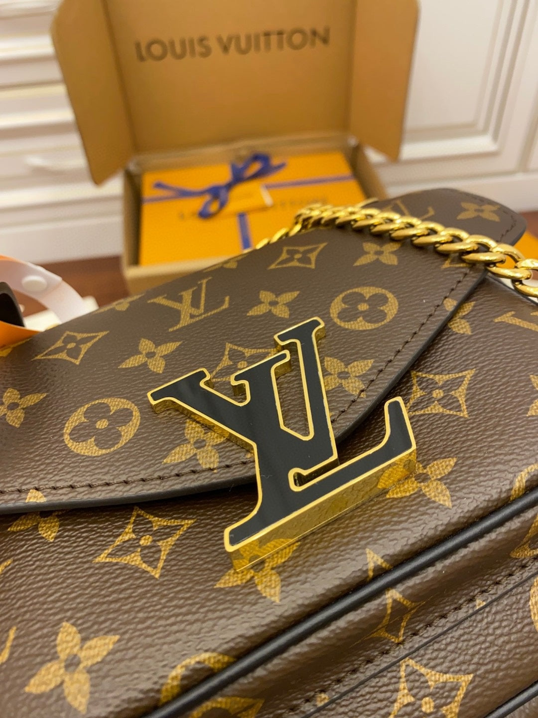 New luxury fashion PASSY Women's  Postman Chain Shoulder Bag