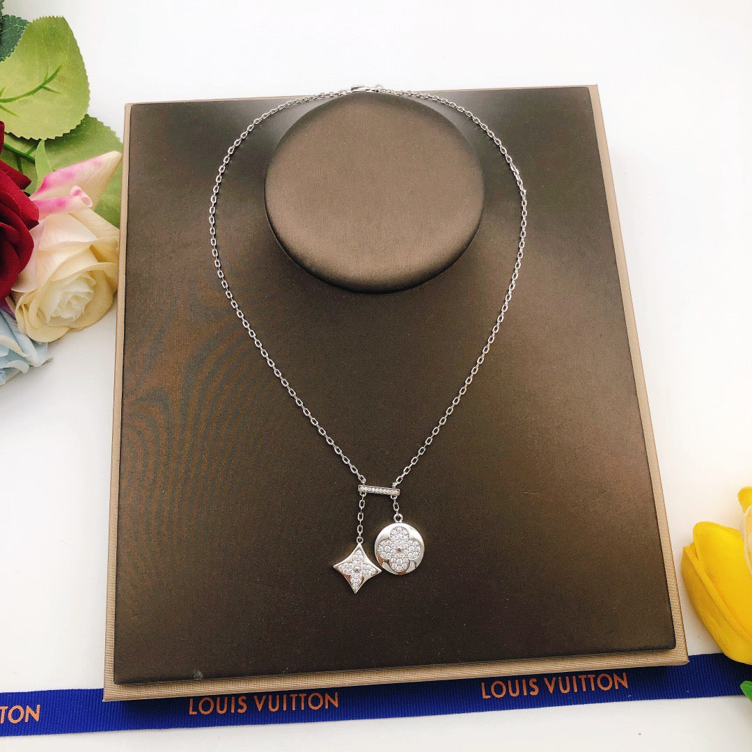 New  Women's 18K Gold Tassel Necklace