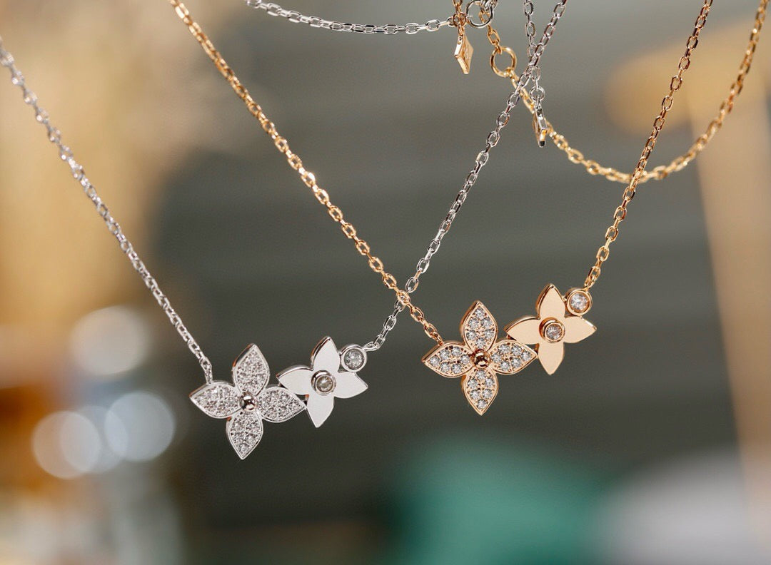 New  Women's 18K Gold monogr@m Flower Chain