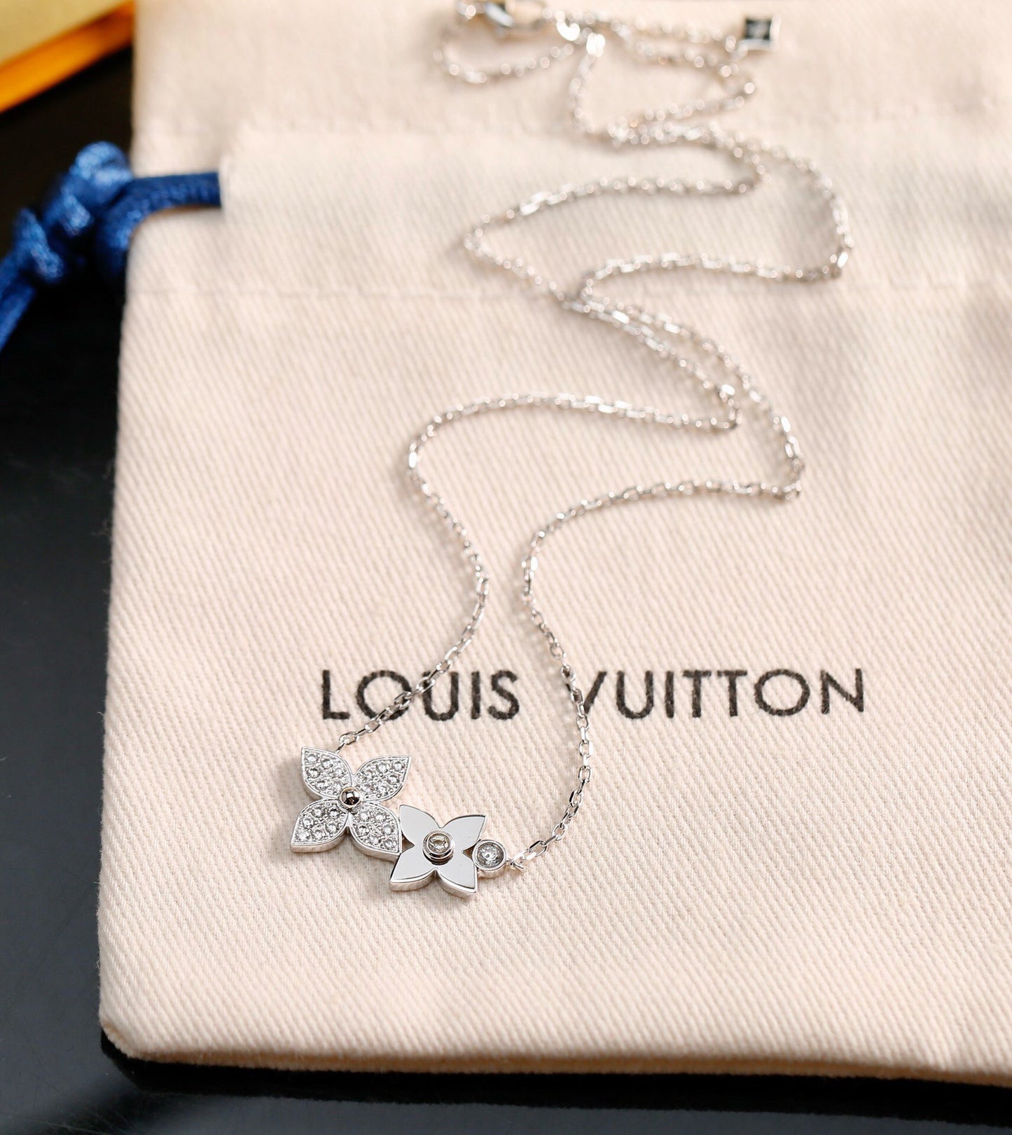 New  Women's 18K Gold monogr@m Flower Chain