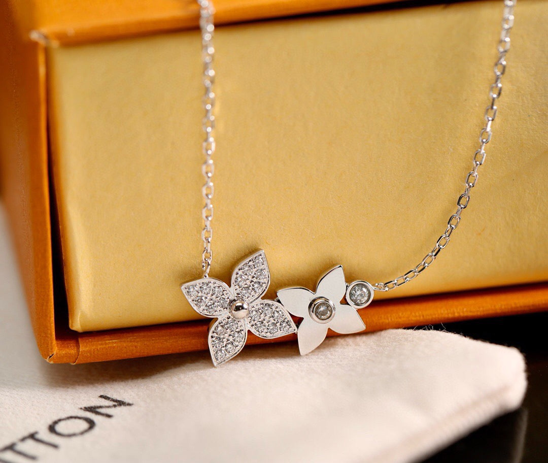 New  Women's 18K Gold monogr@m Flower Chain