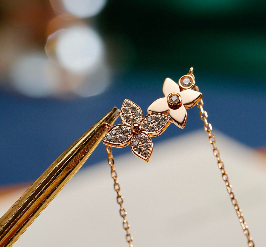 New  Women's 18K Gold monogr@m Flower Chain