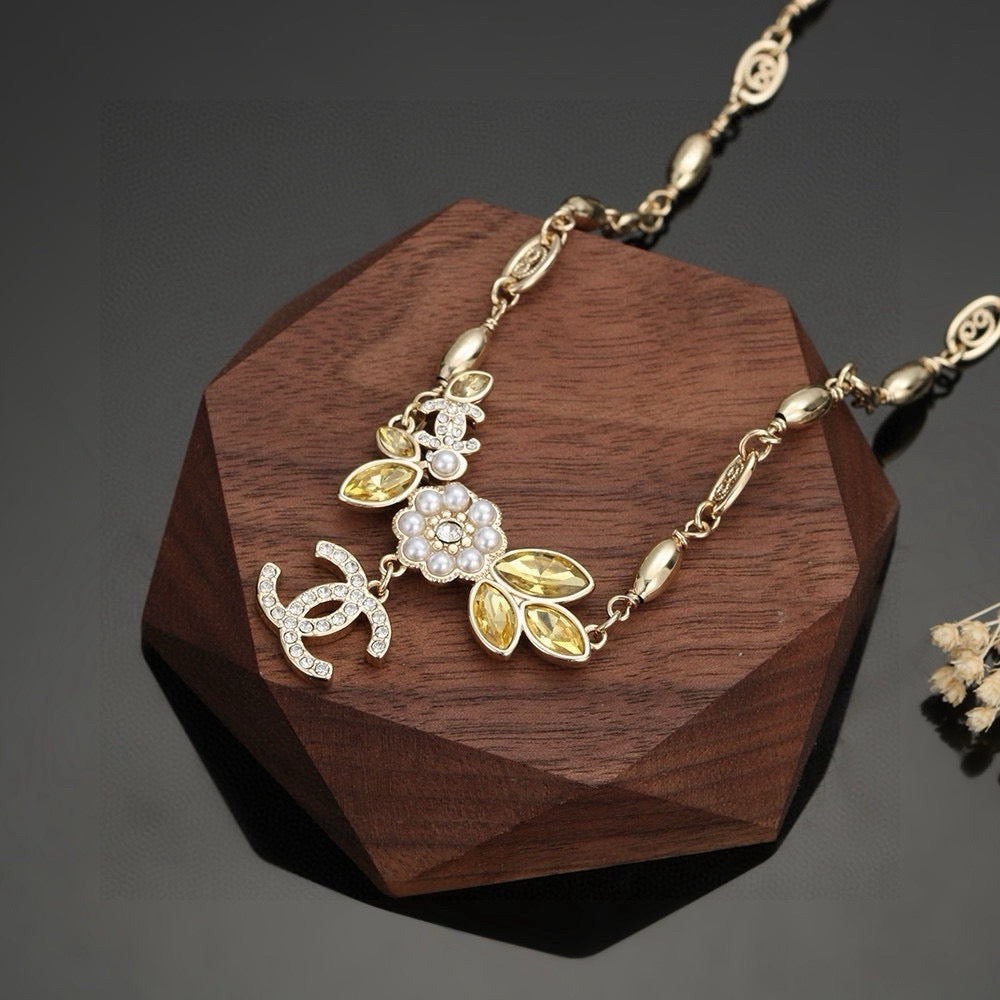 New Fashion Trends Letter Camellia Women's Necklace