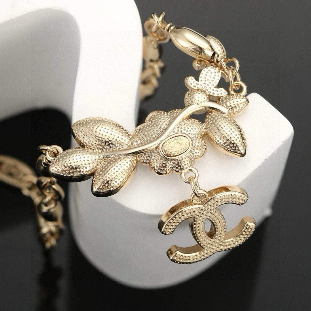 New Fashion Trends Letter Camellia Women's Necklace
