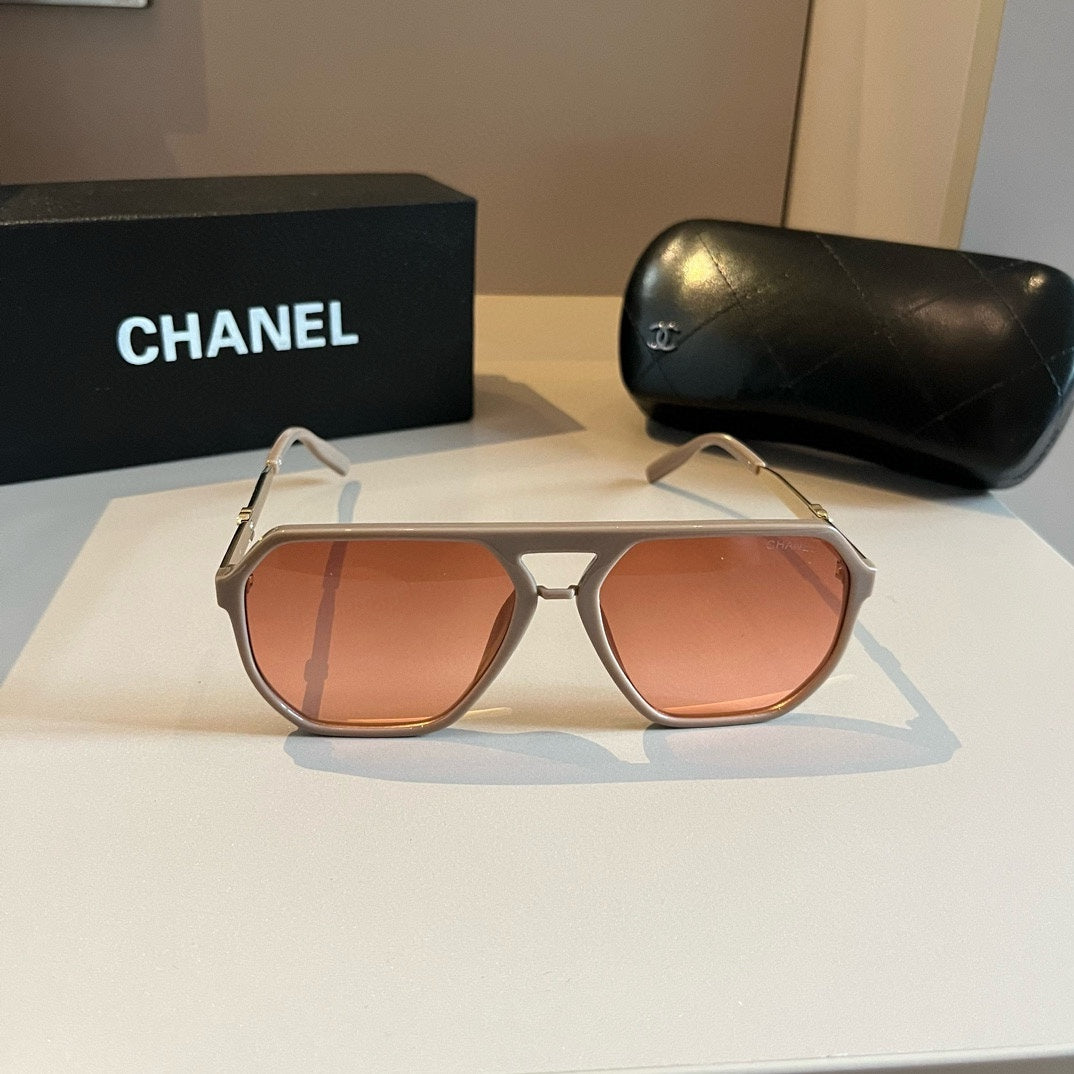 New fashion star with large frame sunglasses