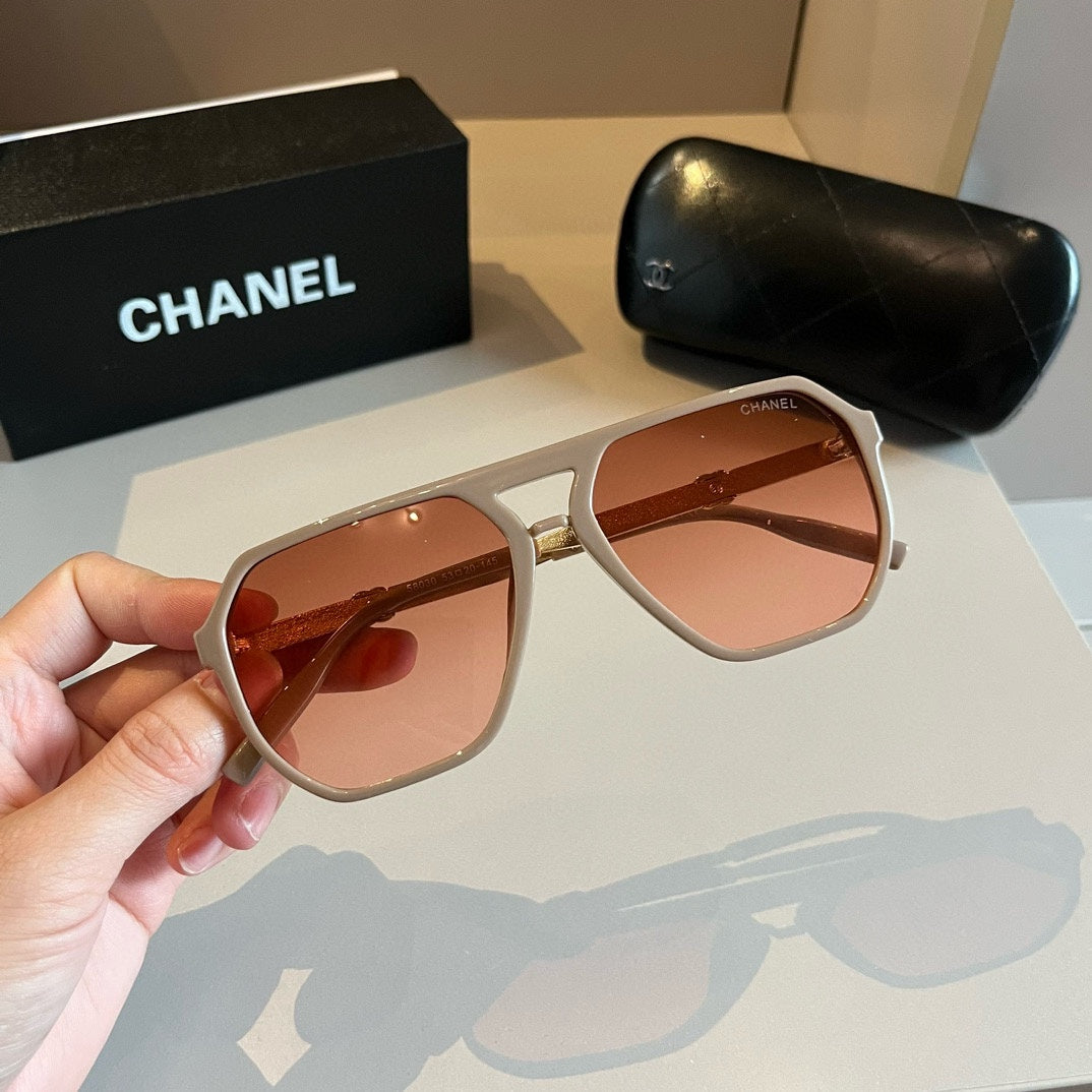 New fashion star with large frame sunglasses