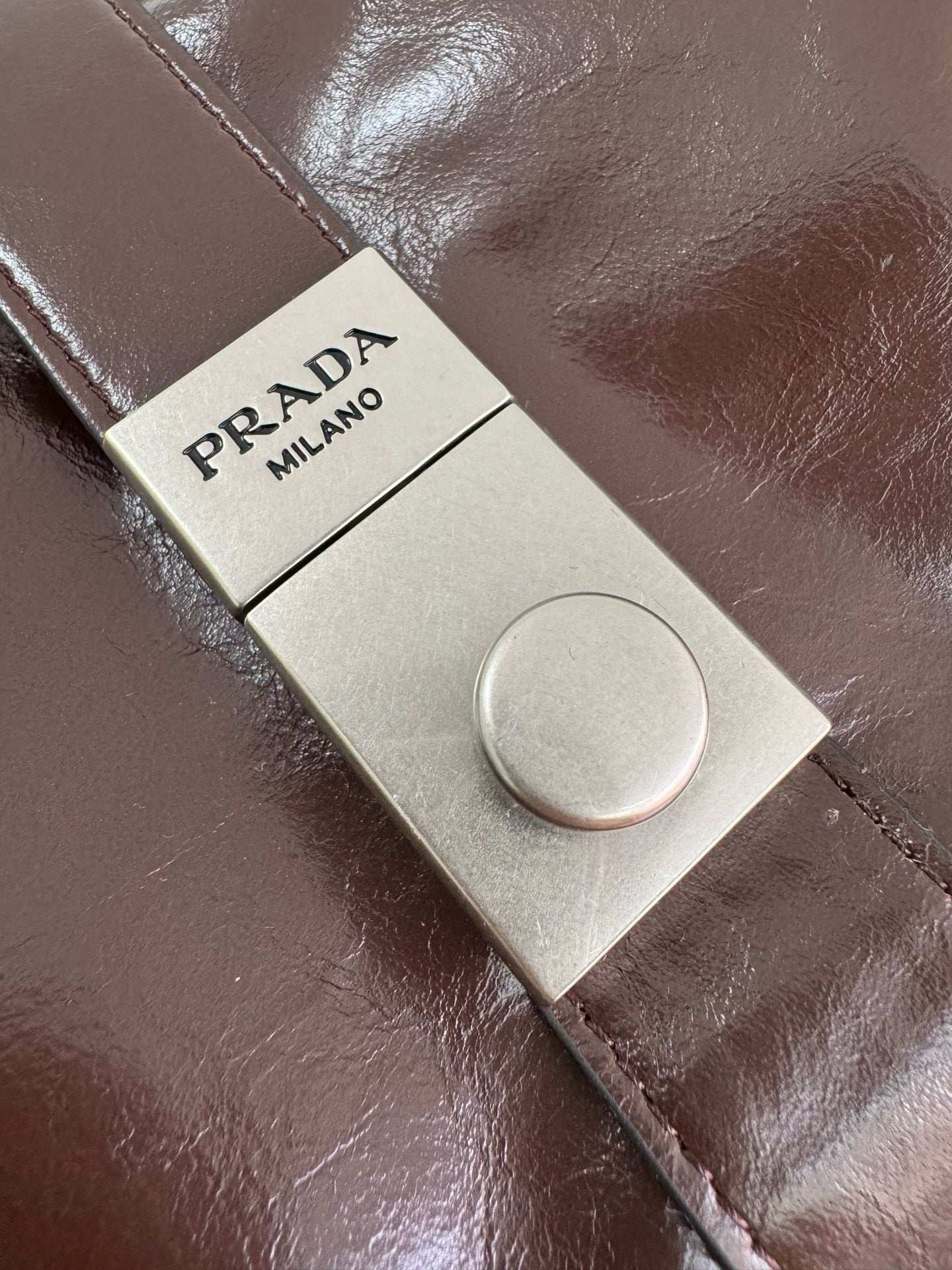 New Fashion able, Casual and Exquisite PRADA Women's Handheld and Crossbody Bag