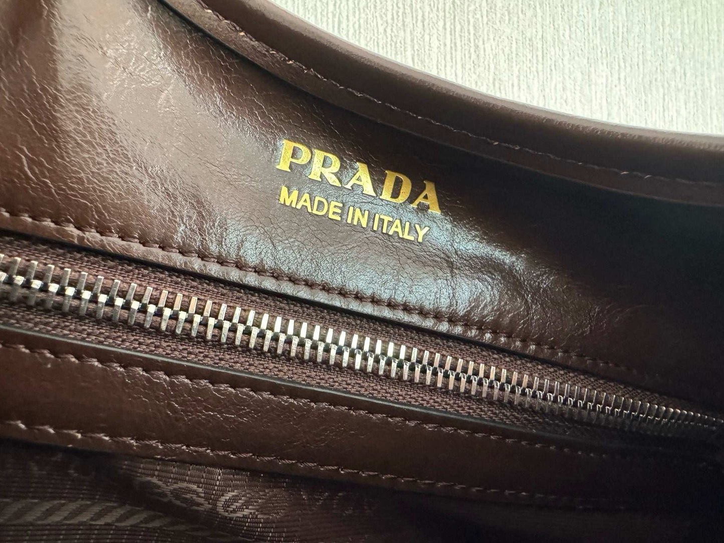 New Fashion able, Casual and Exquisite PRADA Women's Handheld and Crossbody Bag