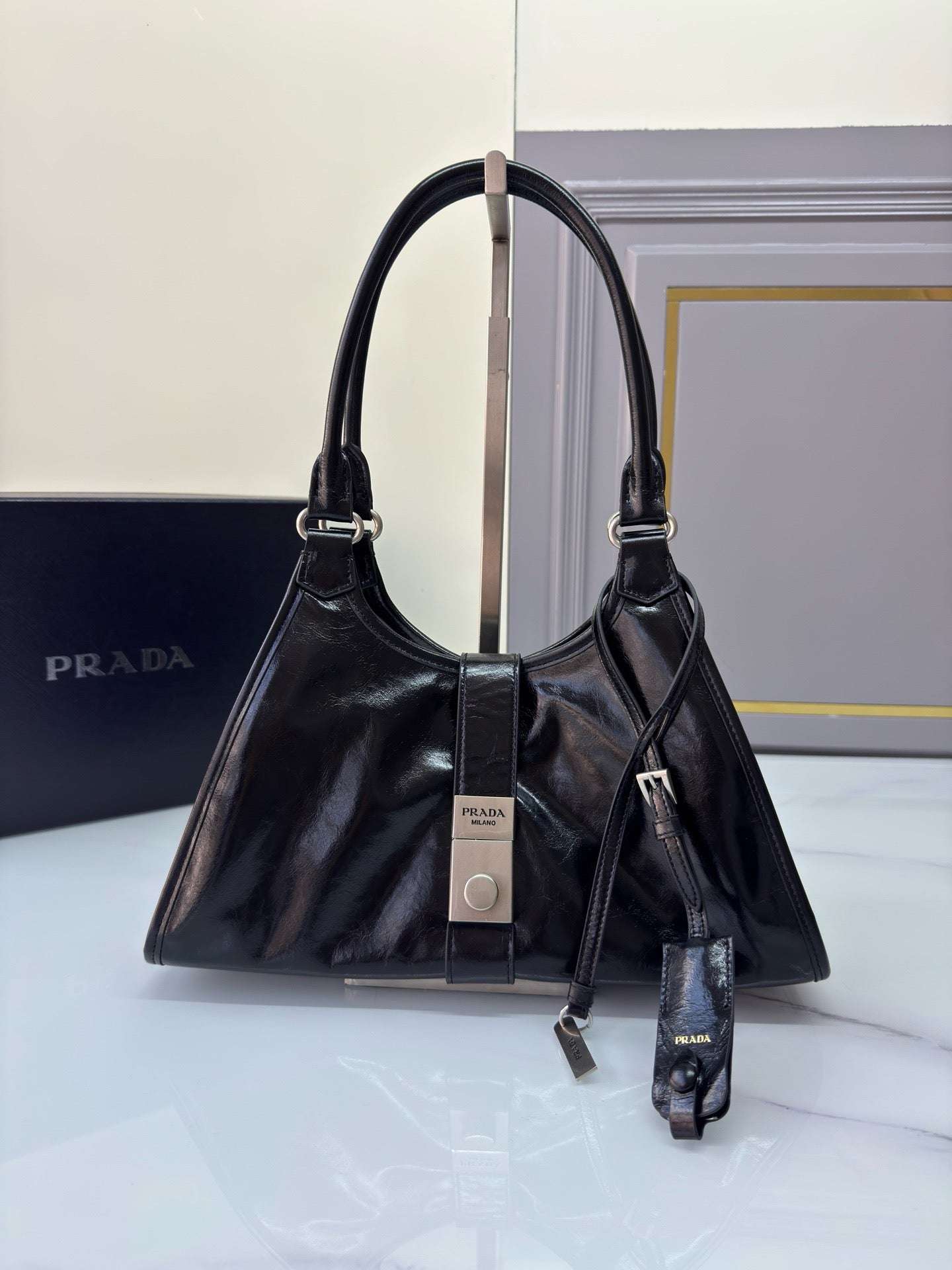 New Fashion able, Casual and Exquisite PRADA Women's Handheld and Crossbody Bag