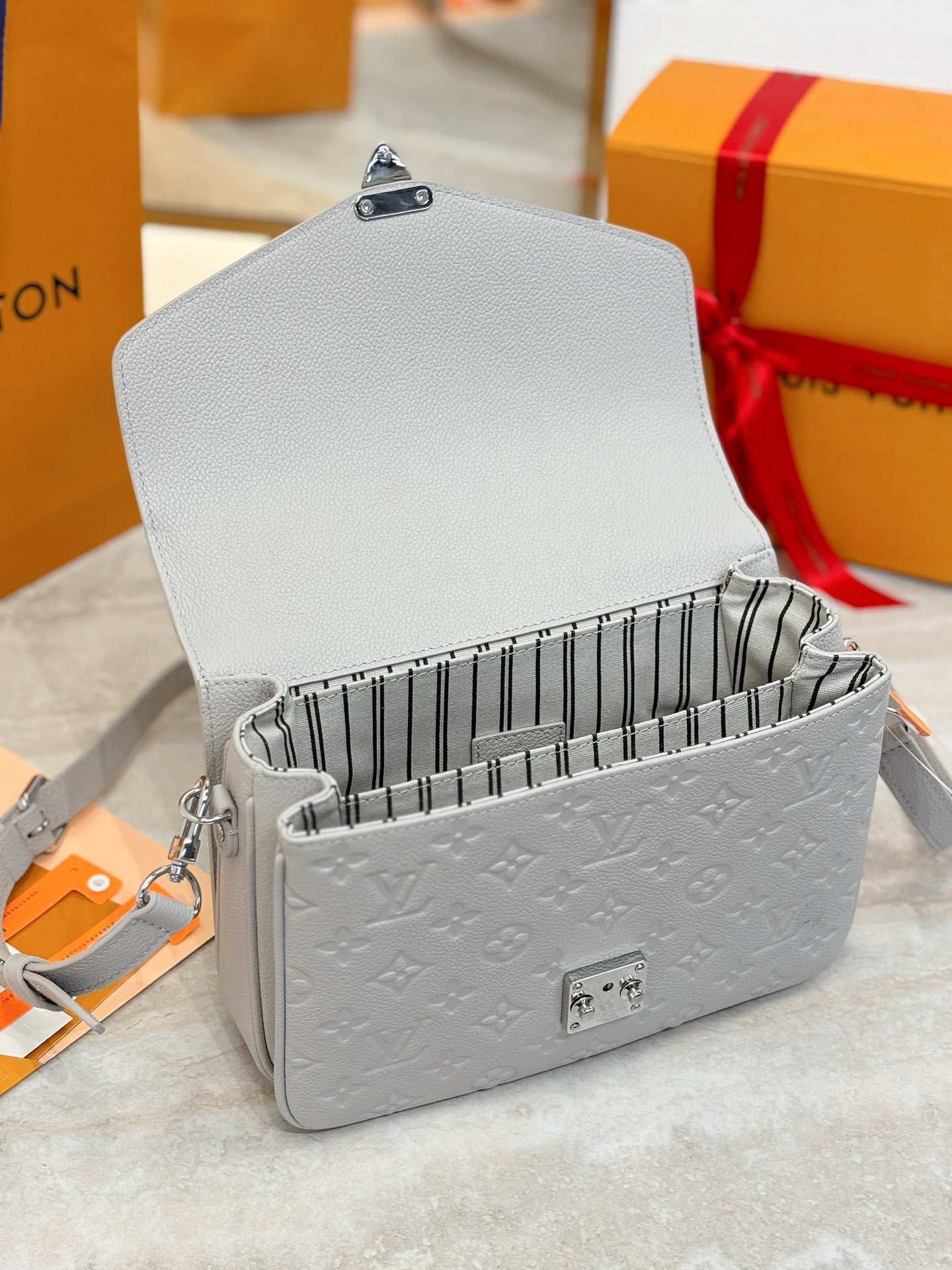 New luxury and fashionable Pochette M é tis women's handbag