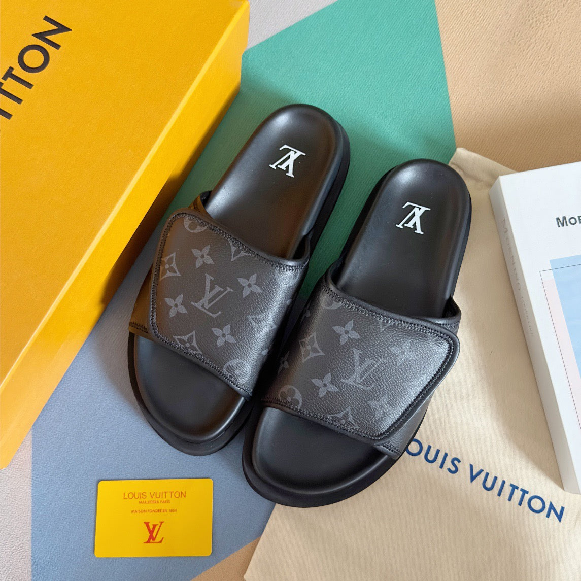 New luxury  fashion men's flat bottomed anti-skid slippers